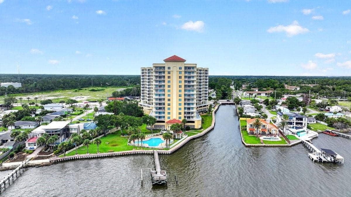 2801 S RIDGEWOOD AVENUE, #504, South Daytona, FL 32119