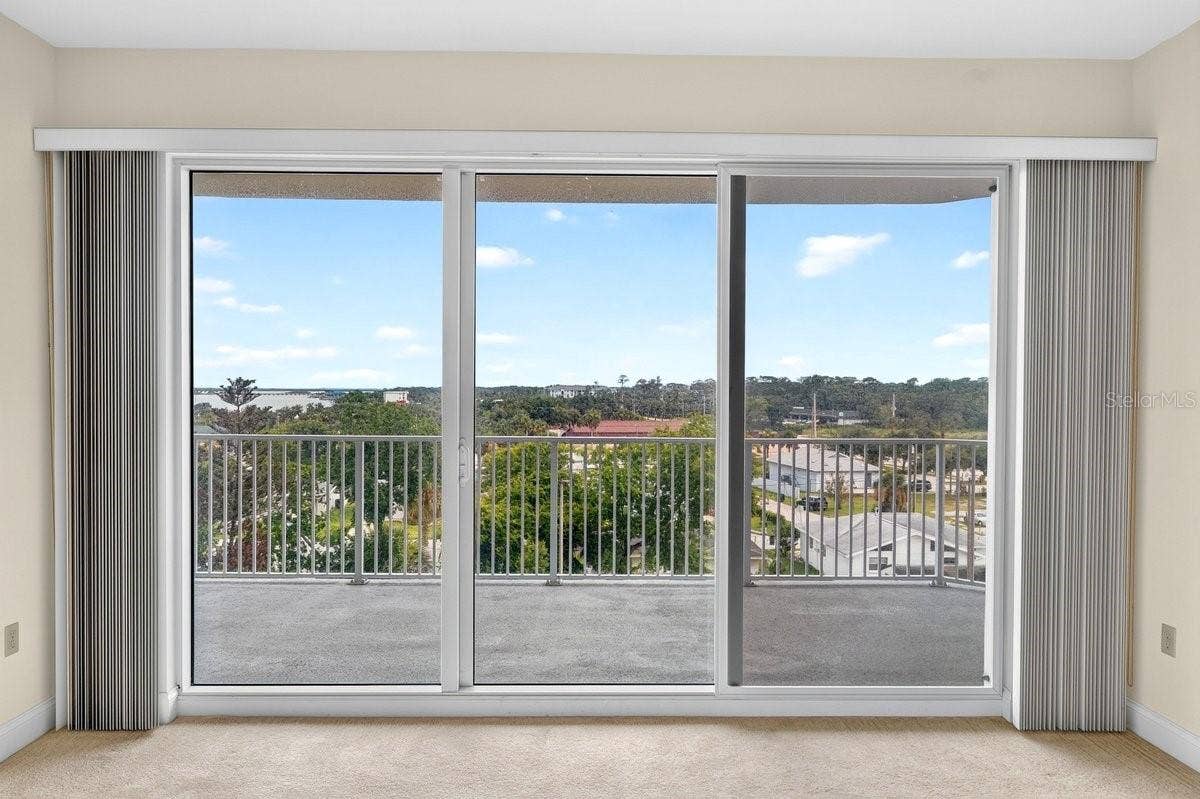 2801 S RIDGEWOOD AVENUE, #504, South Daytona, FL 32119