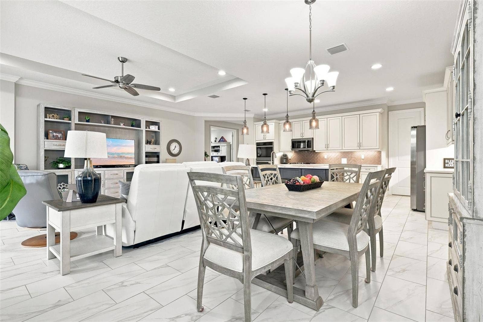 253 OLD MOSS CIRCLE, Deland, FL 32724 253 OLD MOSS CIRCLE, Deland, FL 32724