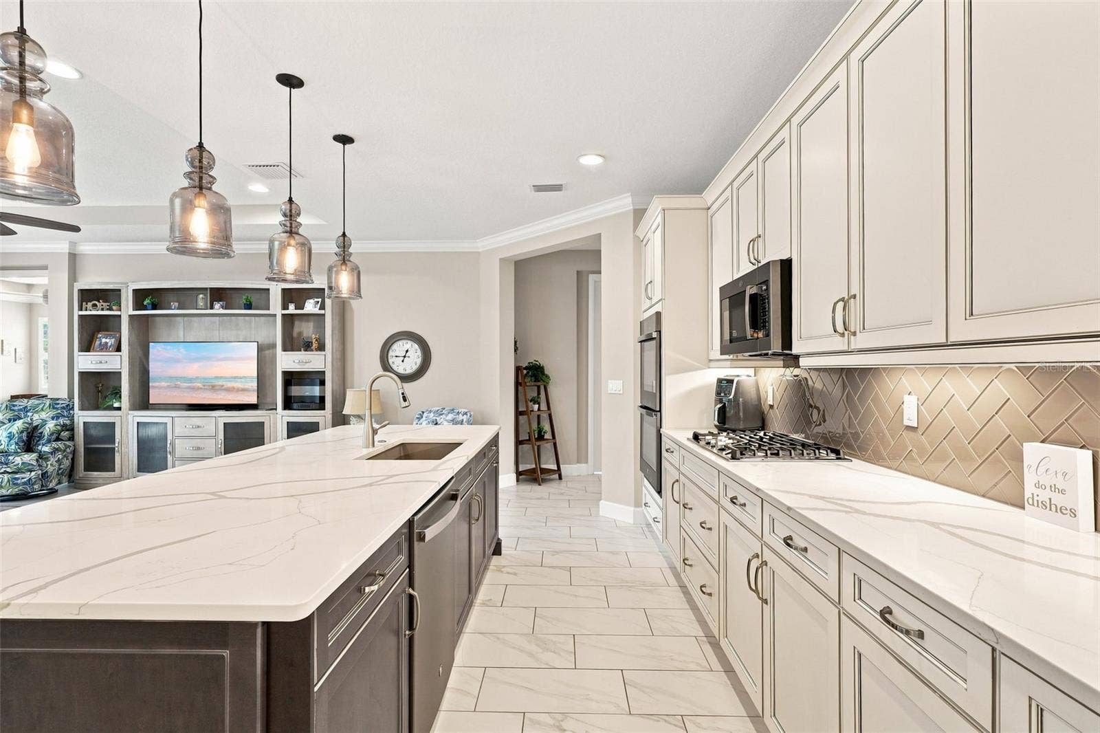 253 OLD MOSS CIRCLE, Deland, FL 32724 253 OLD MOSS CIRCLE, Deland, FL 32724