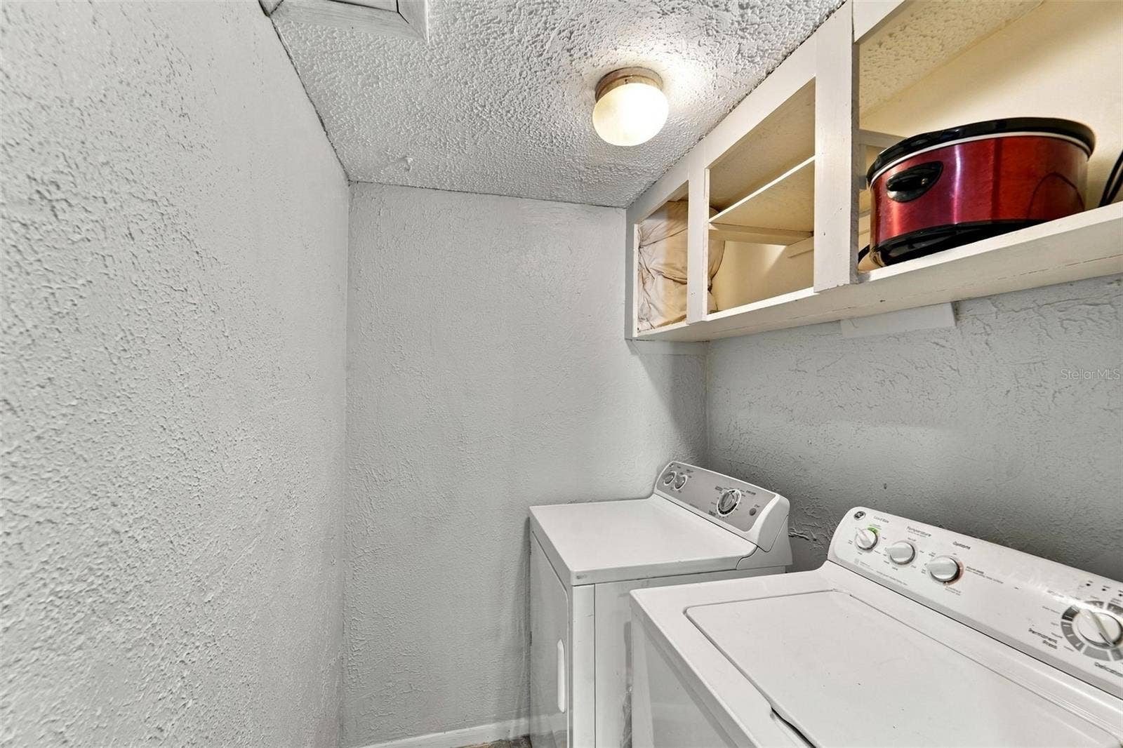 247 DEBORA COURT, #247, Altamonte Springs, FL 32701 Inside laundry! Washer and Dryer Included.