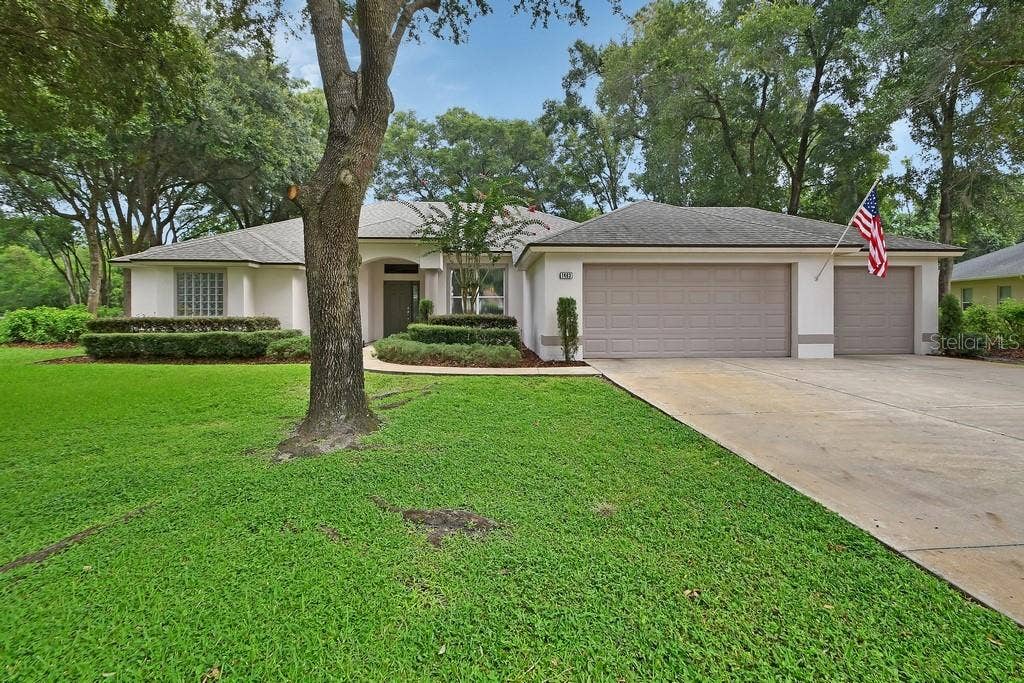 1483 W SILVER HAMMOCK, DeLand, FL 32720 Front of home.