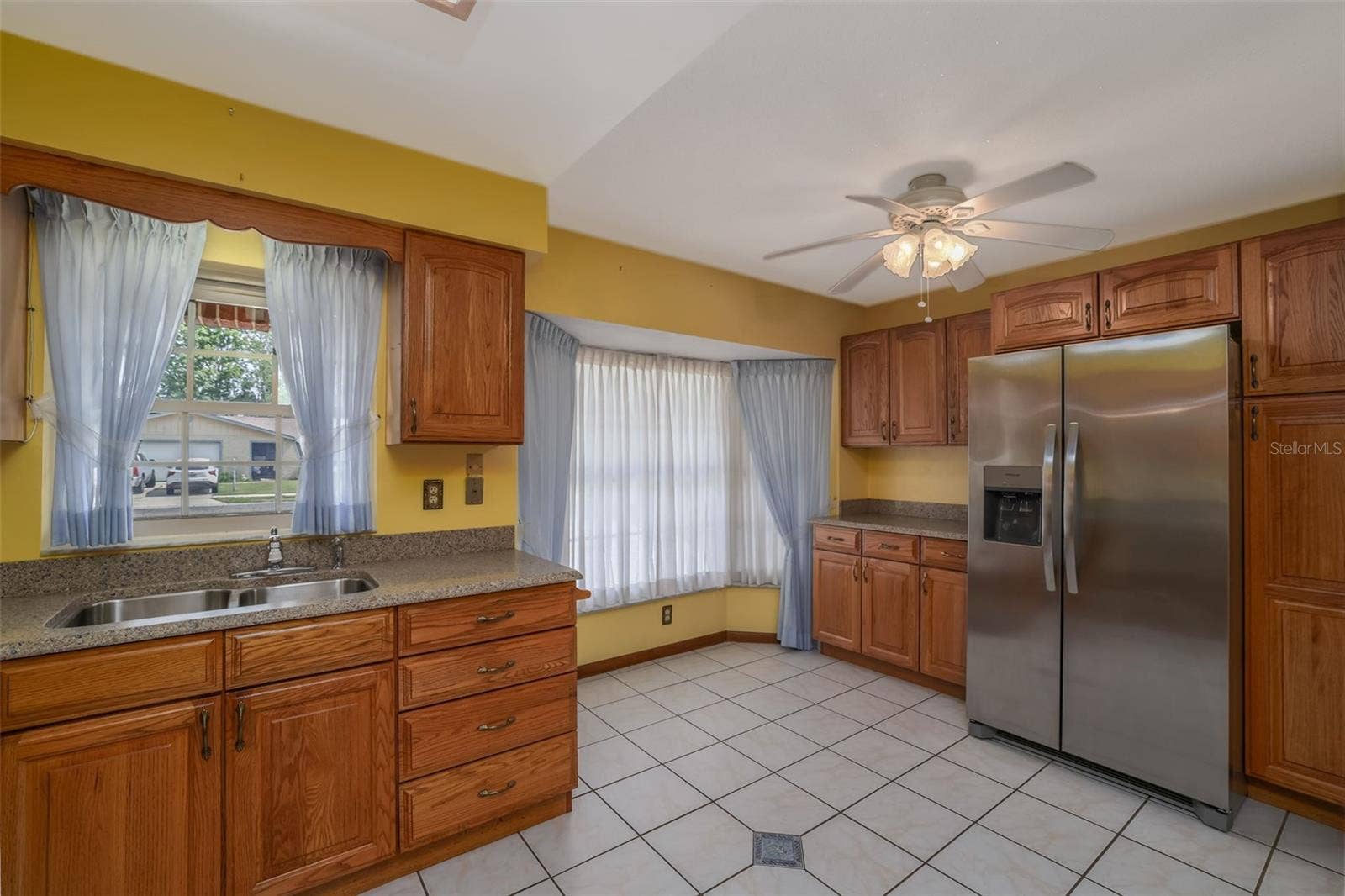 229 GEORGETOWNE BOULEVARD, Daytona Beach, FL 32119 Kitchen & Eat-In area