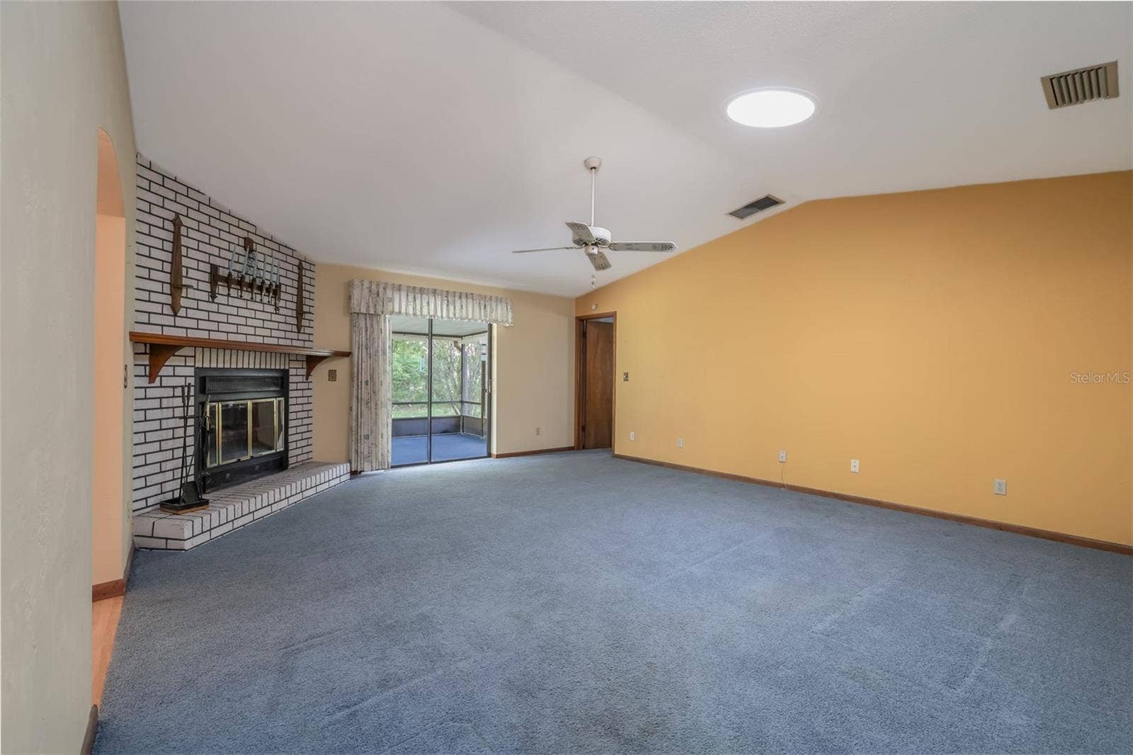 229 GEORGETOWNE BOULEVARD, Daytona Beach, FL 32119 Living Room