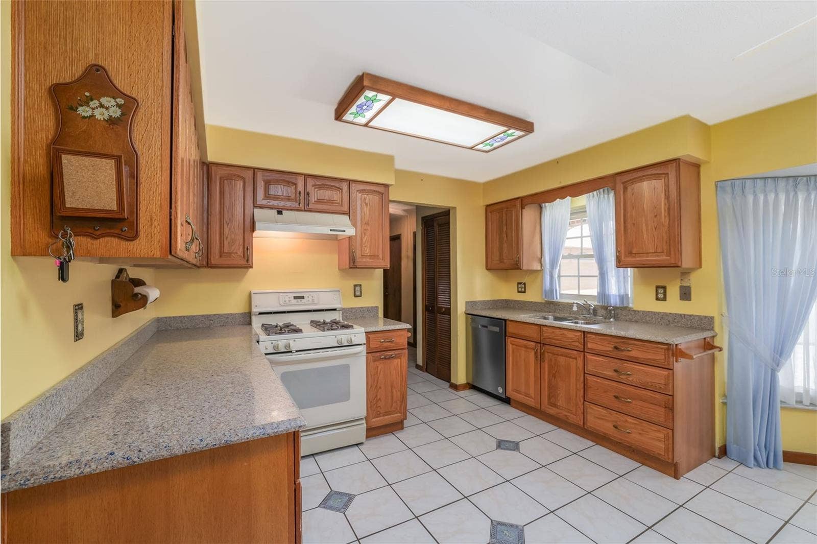 229 GEORGETOWNE BOULEVARD, Daytona Beach, FL 32119 Kitchen