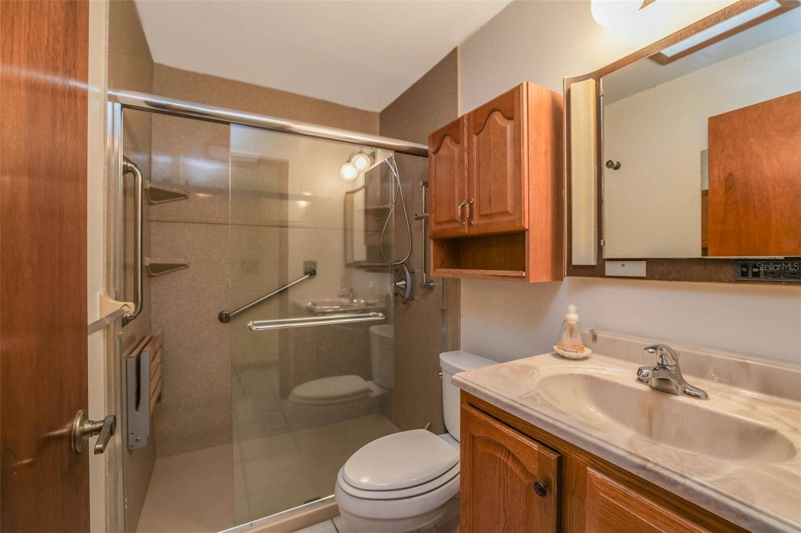 229 GEORGETOWNE BOULEVARD, Daytona Beach, FL 32119 Guest Bathroom