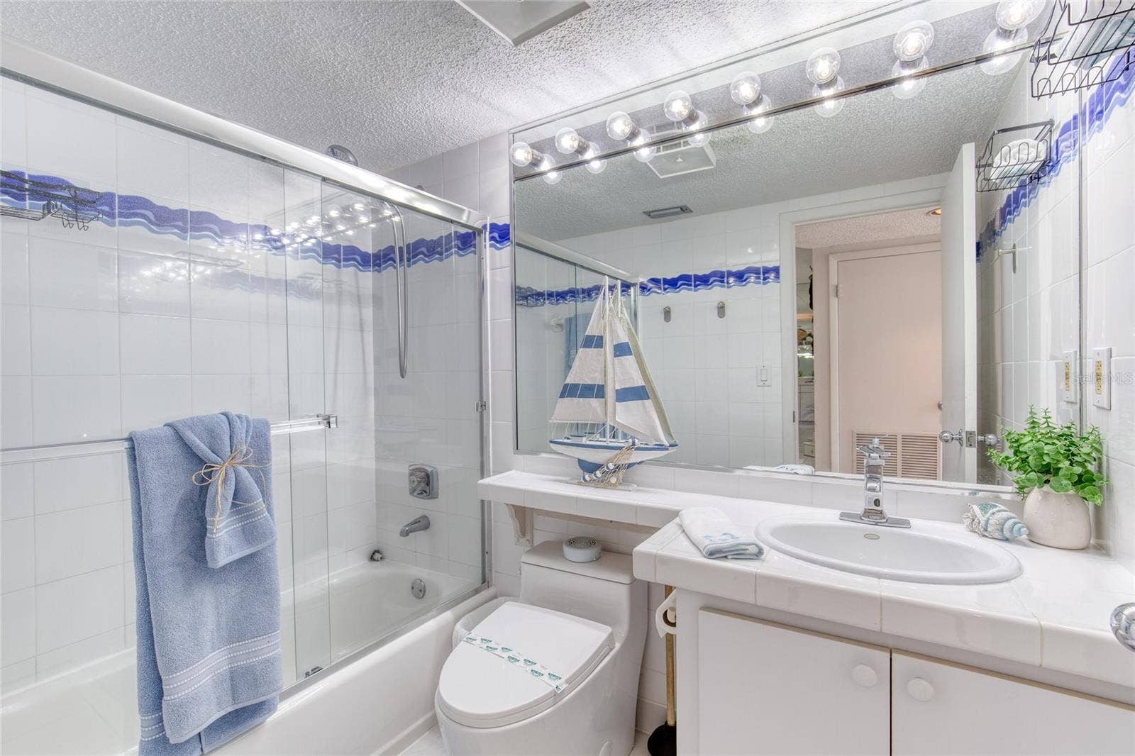 2290 OCEAN SHORE BOULEVARD, #2070, Ormond Beach, FL 32176 2290 OCEAN SHORE BOULEVARD, #2070, Ormond Beach, FL 32176
