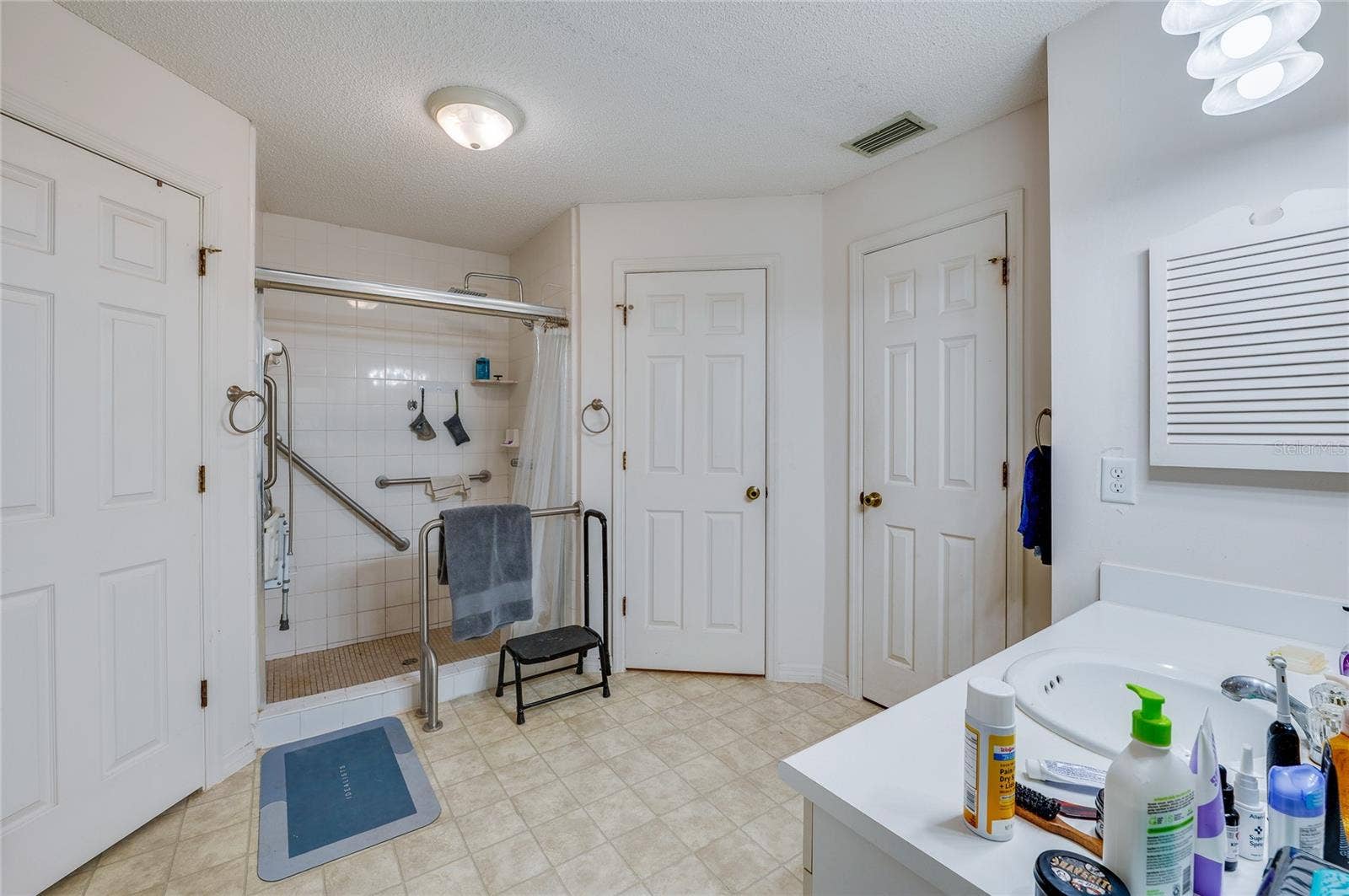 Master Bathroom with 2 walk-in closets