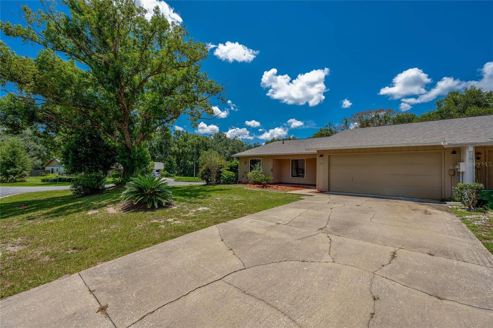 1040 W VILLAGE GREEN ROAD, Deland, FL 32720