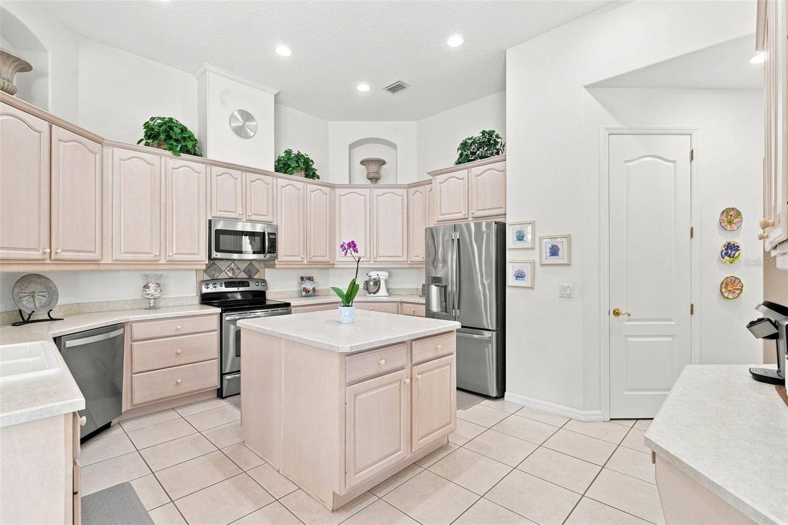 1681 TIMBER EDGE DRIVE, Deland, FL 32724 KITCHEN