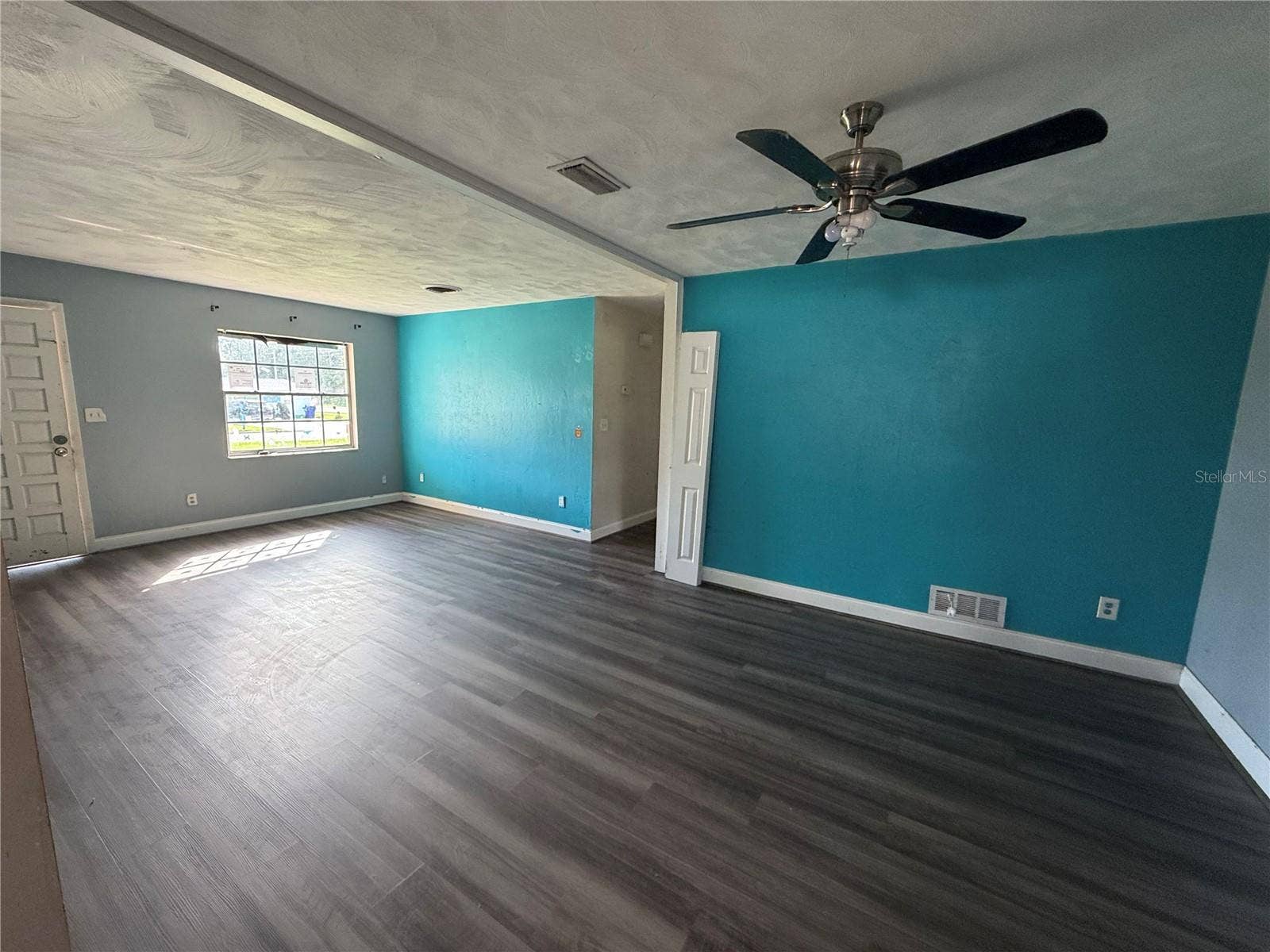 1102 OLD KINGS ROAD, Daytona Beach, FL 32117 Living Room