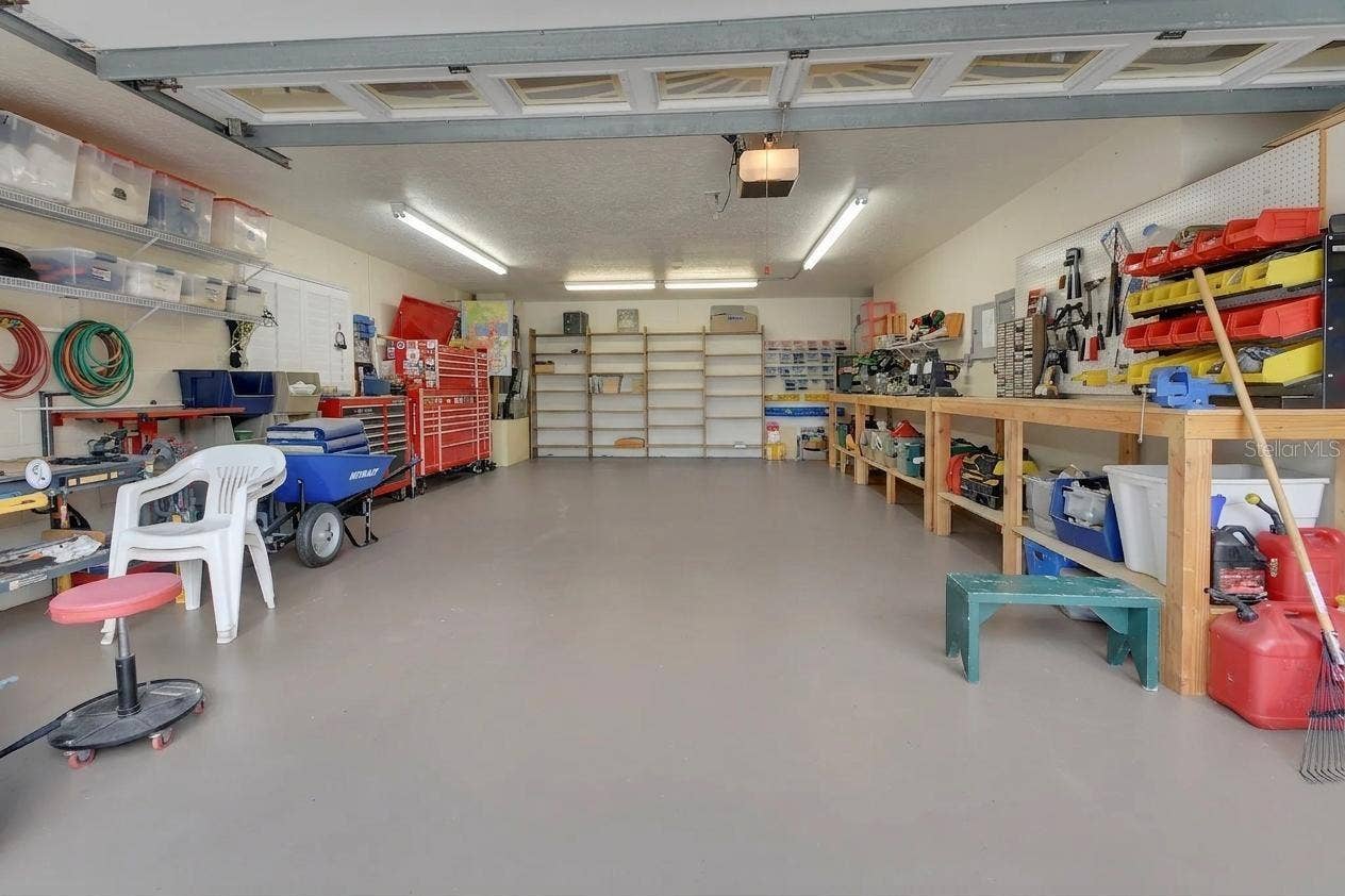 28 x 32 GARAGE