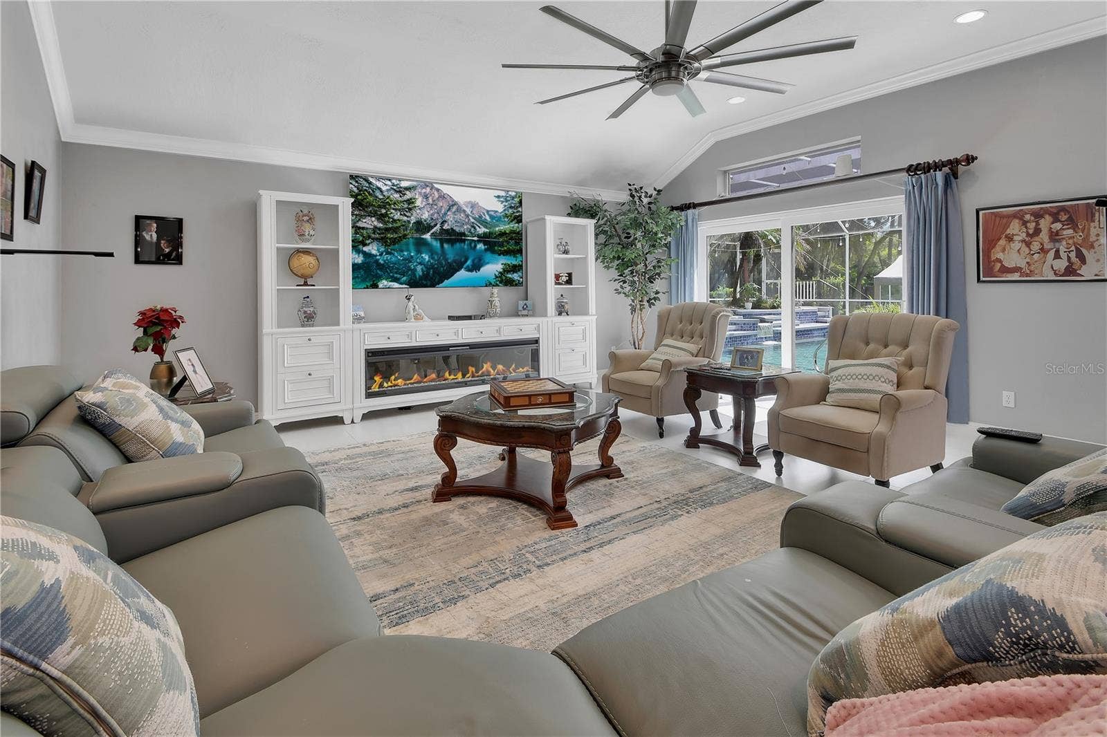 FAMILY ROOM