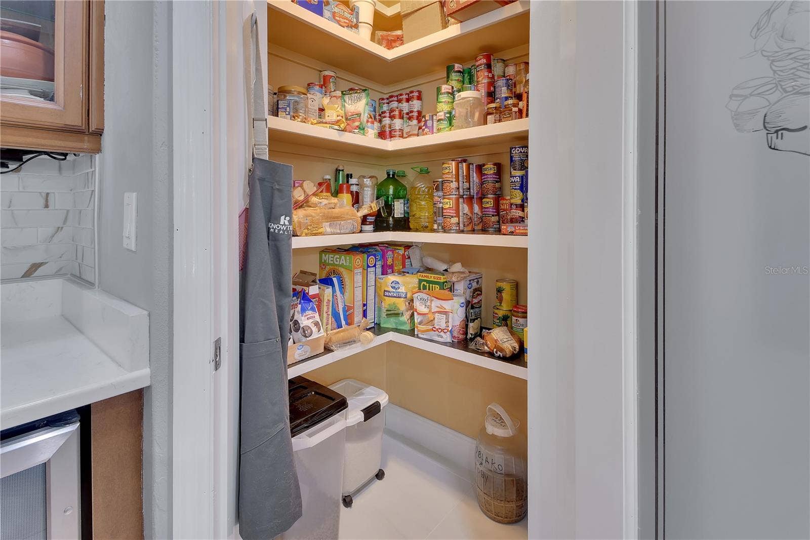 KITCHEN PANTRY