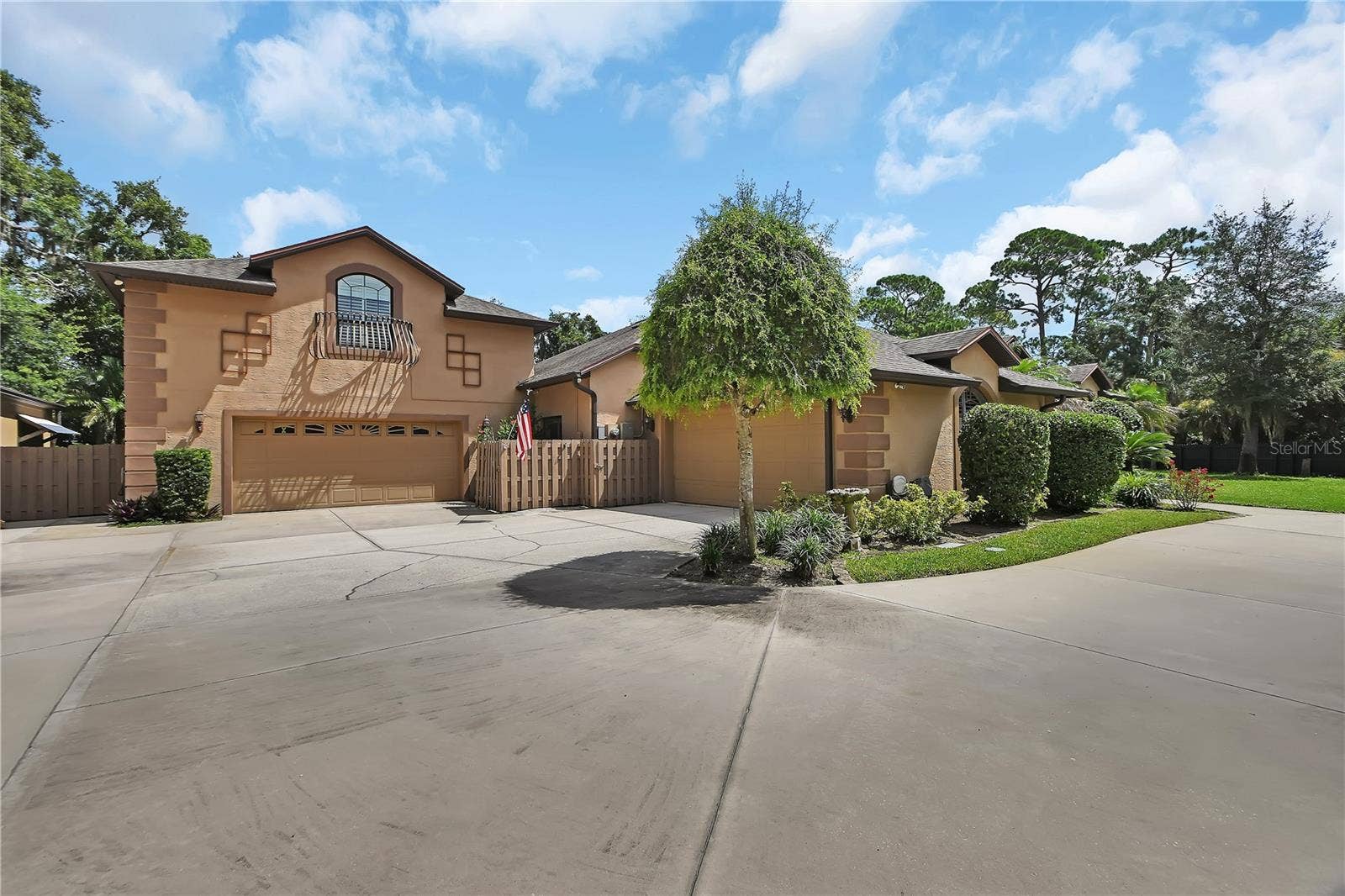 FRONT DRIVEWAY