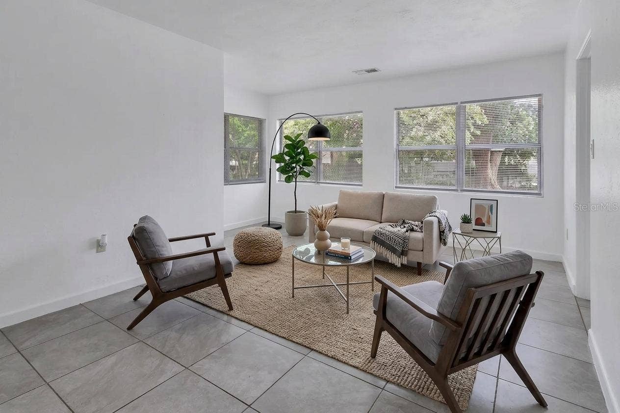 Florida room furnished