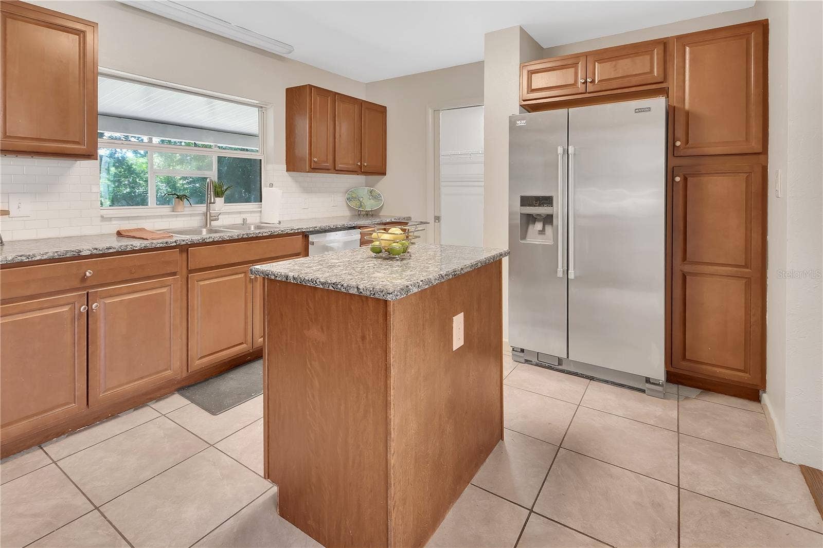 Kitchen granite countertops