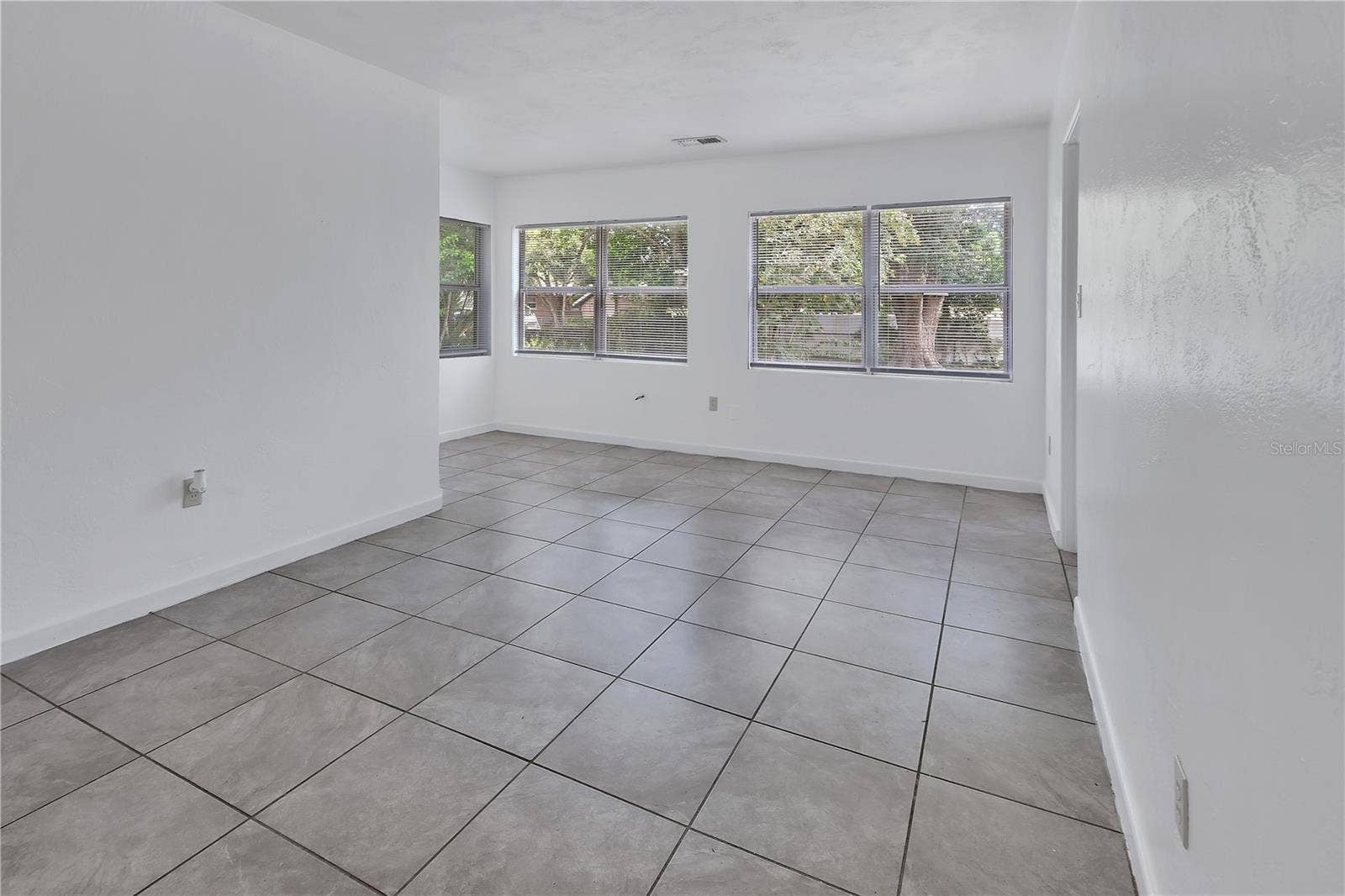 Florida room unfurnished