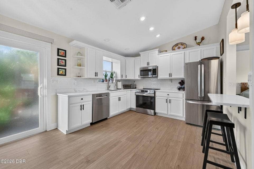 124 AVALON DRIVE, Ormond Beach, FL 32176 124 AVALON DRIVE, Ormond Beach, FL 32176