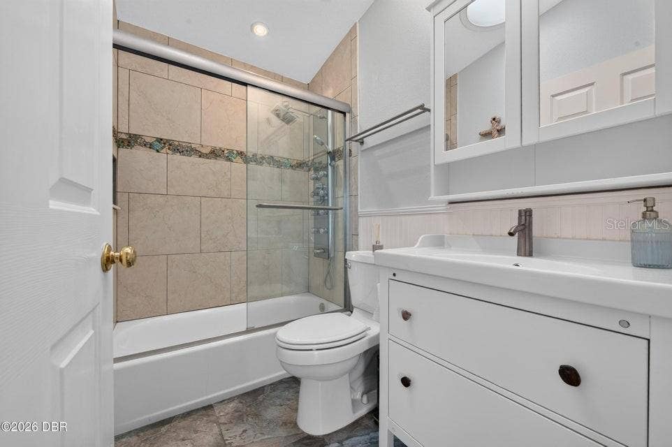 124 AVALON DRIVE, Ormond Beach, FL 32176 124 AVALON DRIVE, Ormond Beach, FL 32176