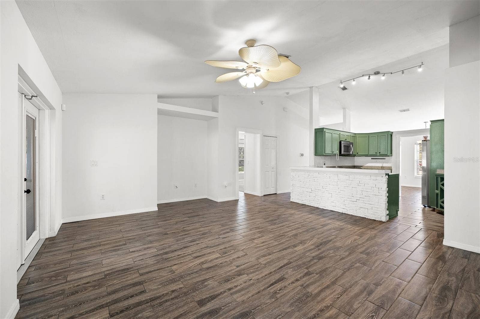 1031 E WALTS AVENUE, Deland, FL 32724