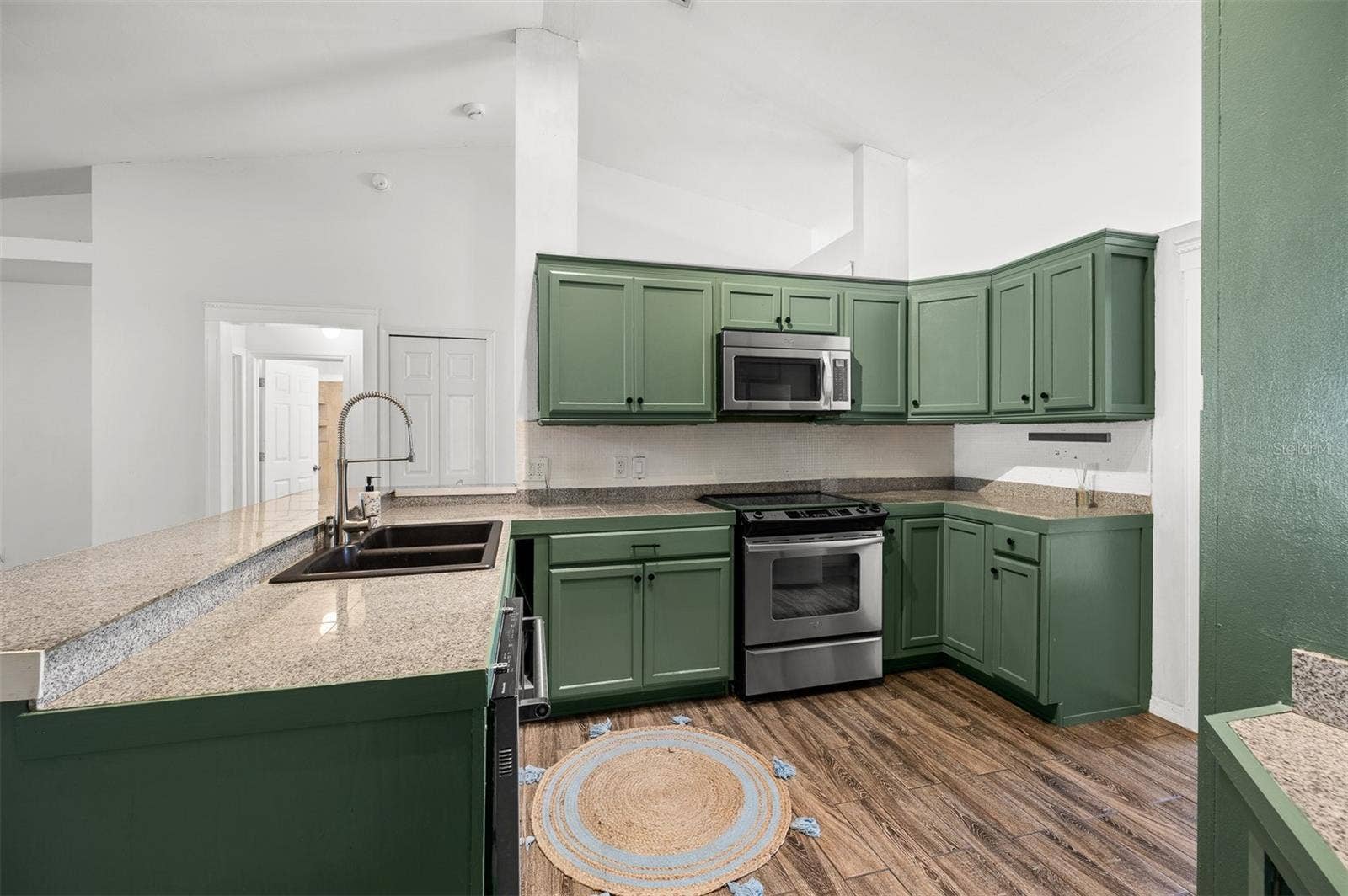 1031 E WALTS AVENUE, Deland, FL 32724