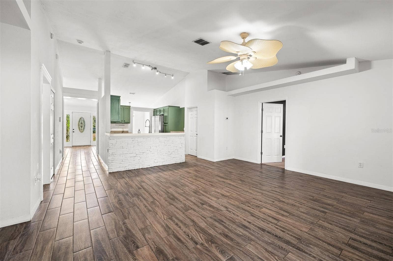 1031 E WALTS AVENUE, Deland, FL 32724