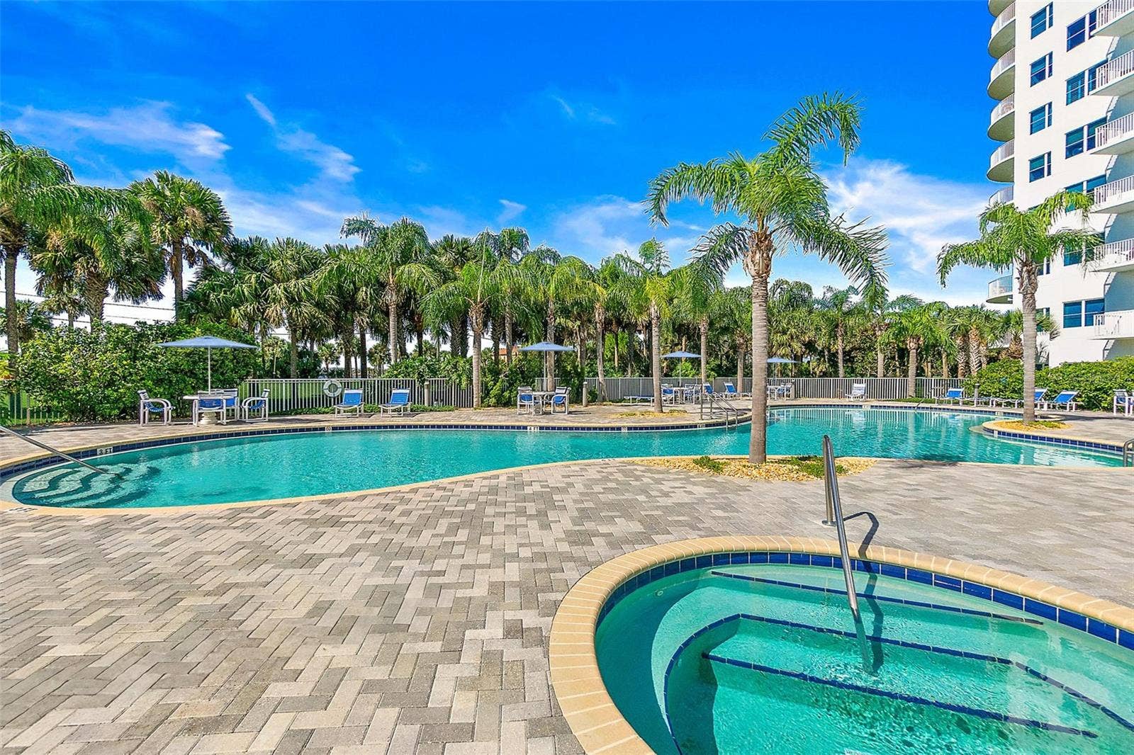 2 OCEANS WEST BOULEVARD, #103, Daytona Beach Shores, FL 32118