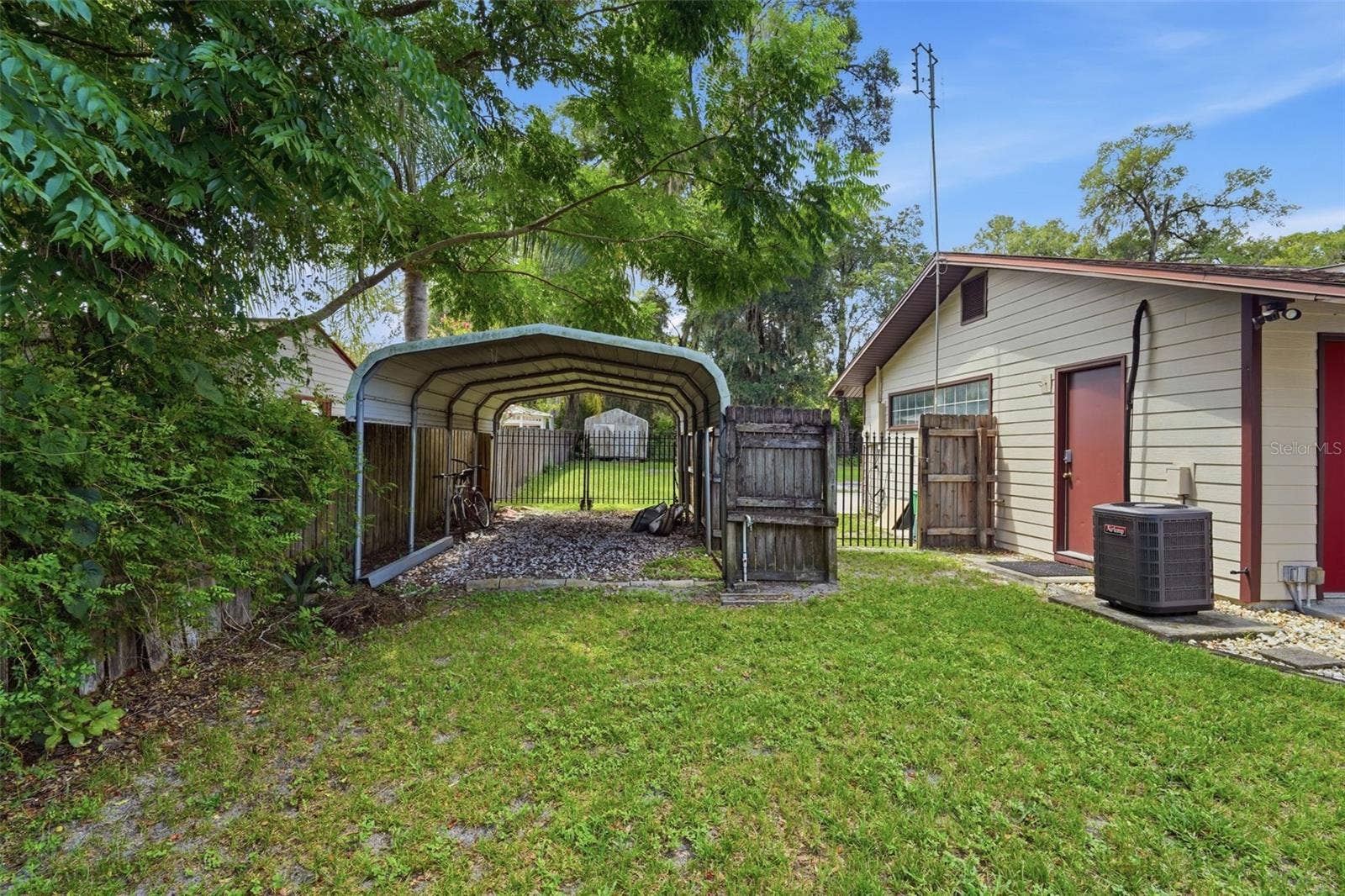 CARPORT