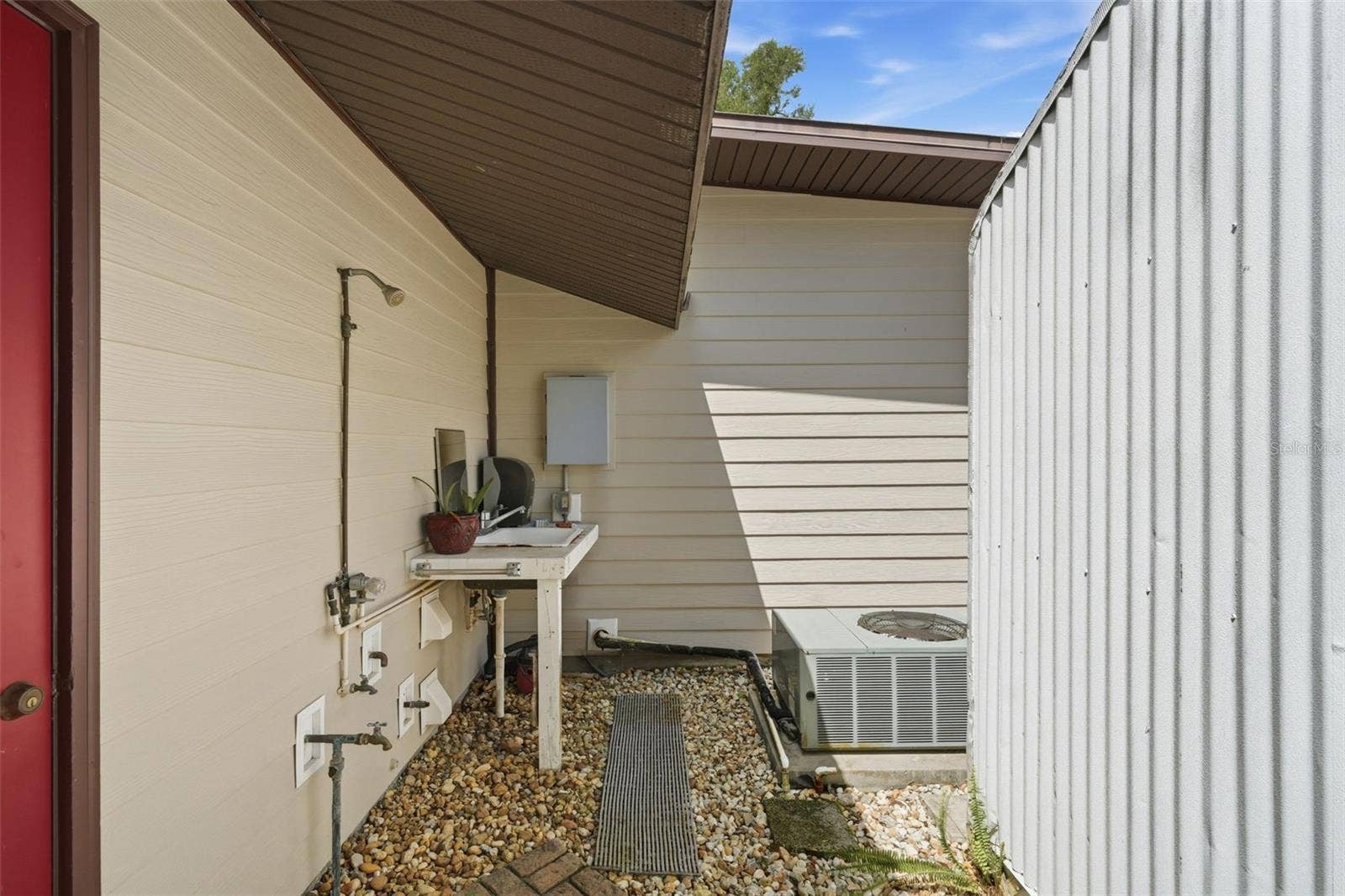OUTDOOR SINK