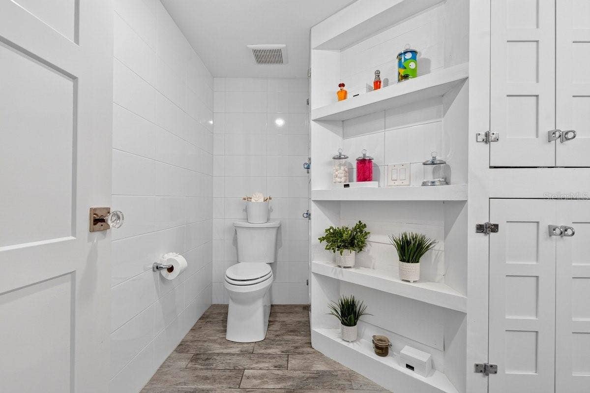 3797 S ATLANTIC AVENUE, #202, Daytona Beach Shores, FL 32118 Built-In Shelves