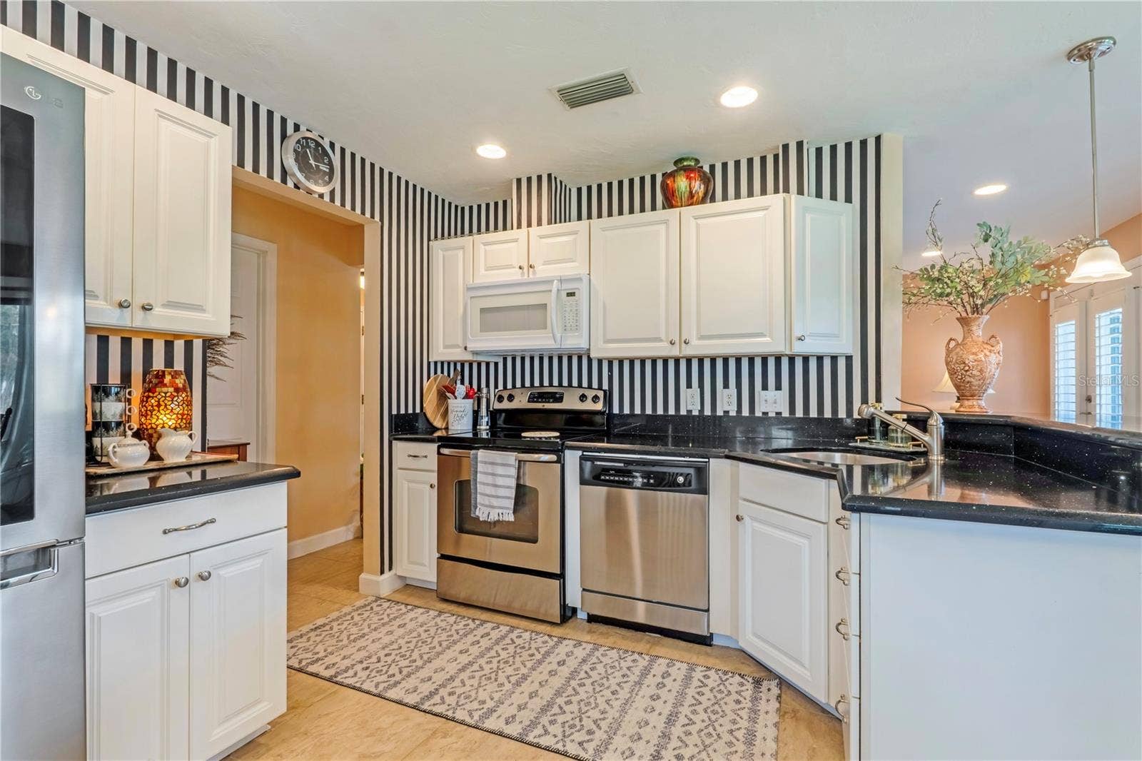 150 BLUE HERON DRIVE, #B, Daytona Beach, FL 32119 Kitchen