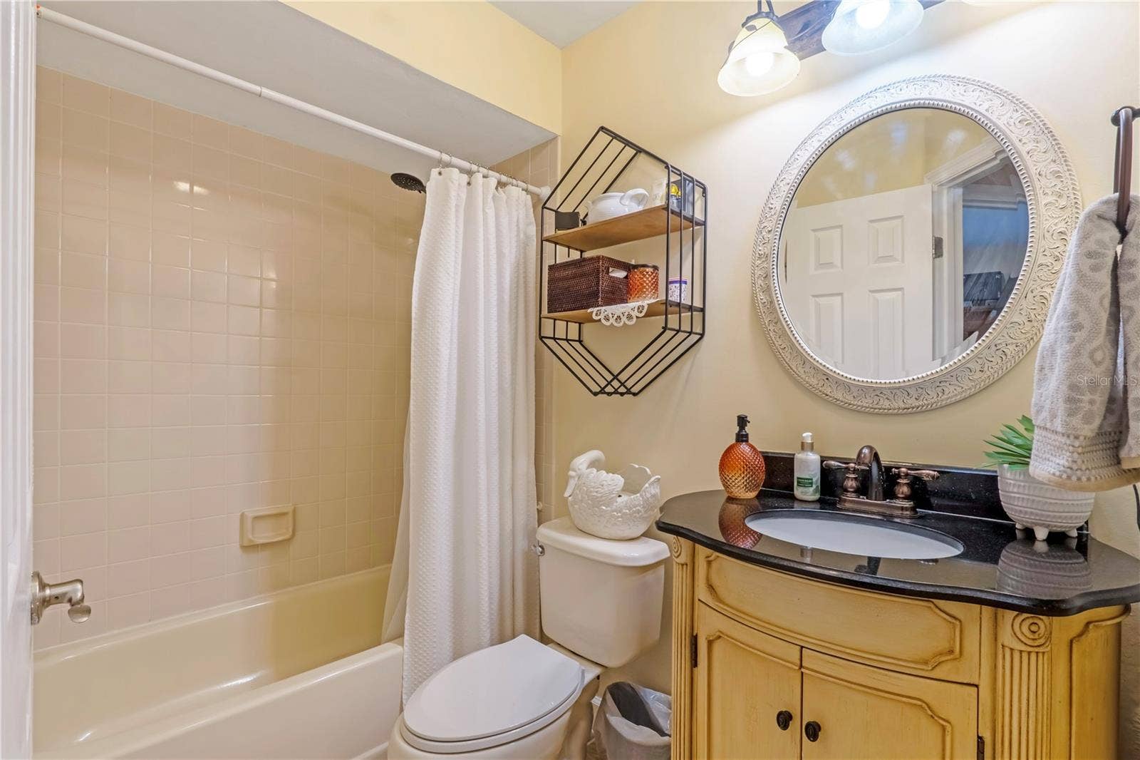 150 BLUE HERON DRIVE, #B, Daytona Beach, FL 32119 Guest bathroom