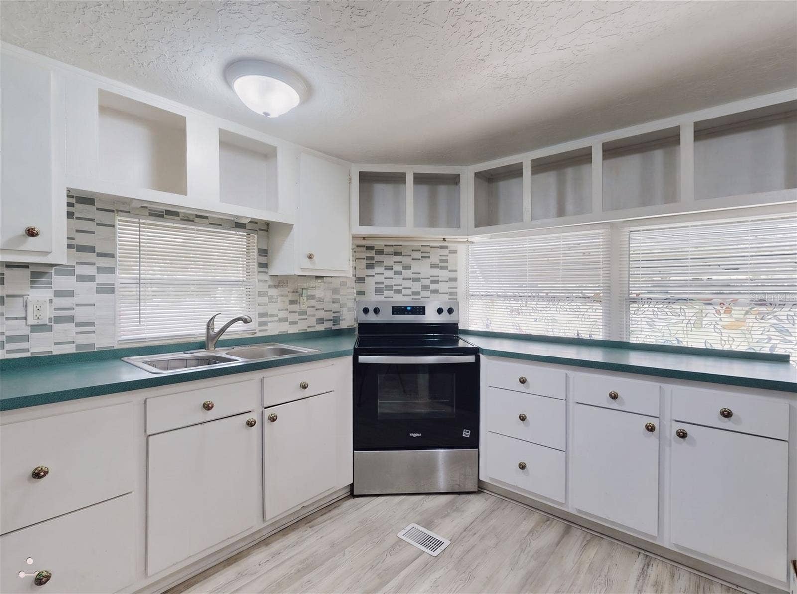 221 EVERGREEN TERRACE, Deland, FL 32724 Kitchen