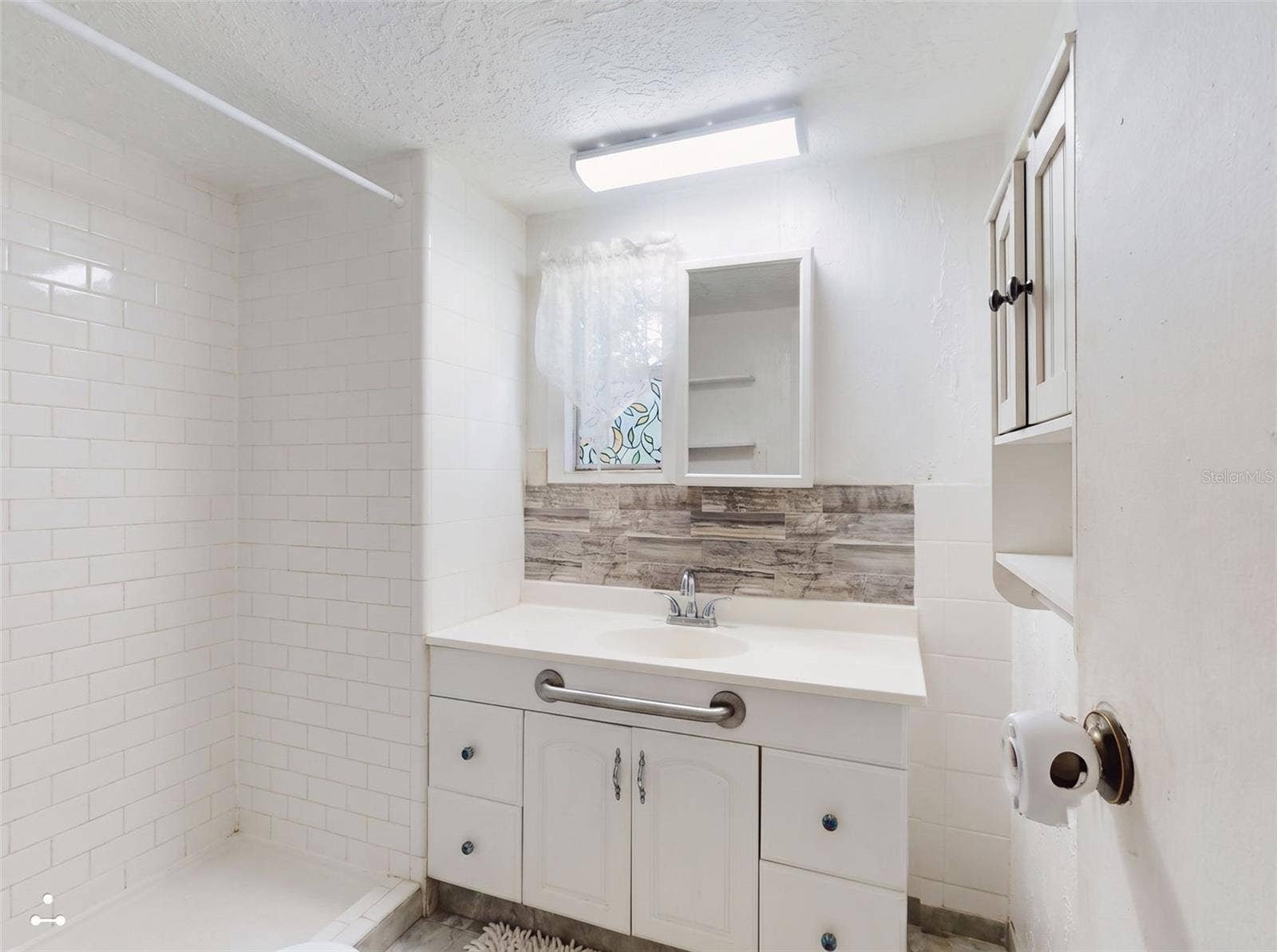 221 EVERGREEN TERRACE, Deland, FL 32724 Bathroom