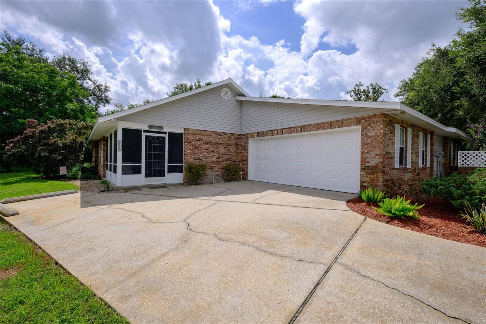 2525 S GLEN EAGLES DRIVE, Deland, FL 32724