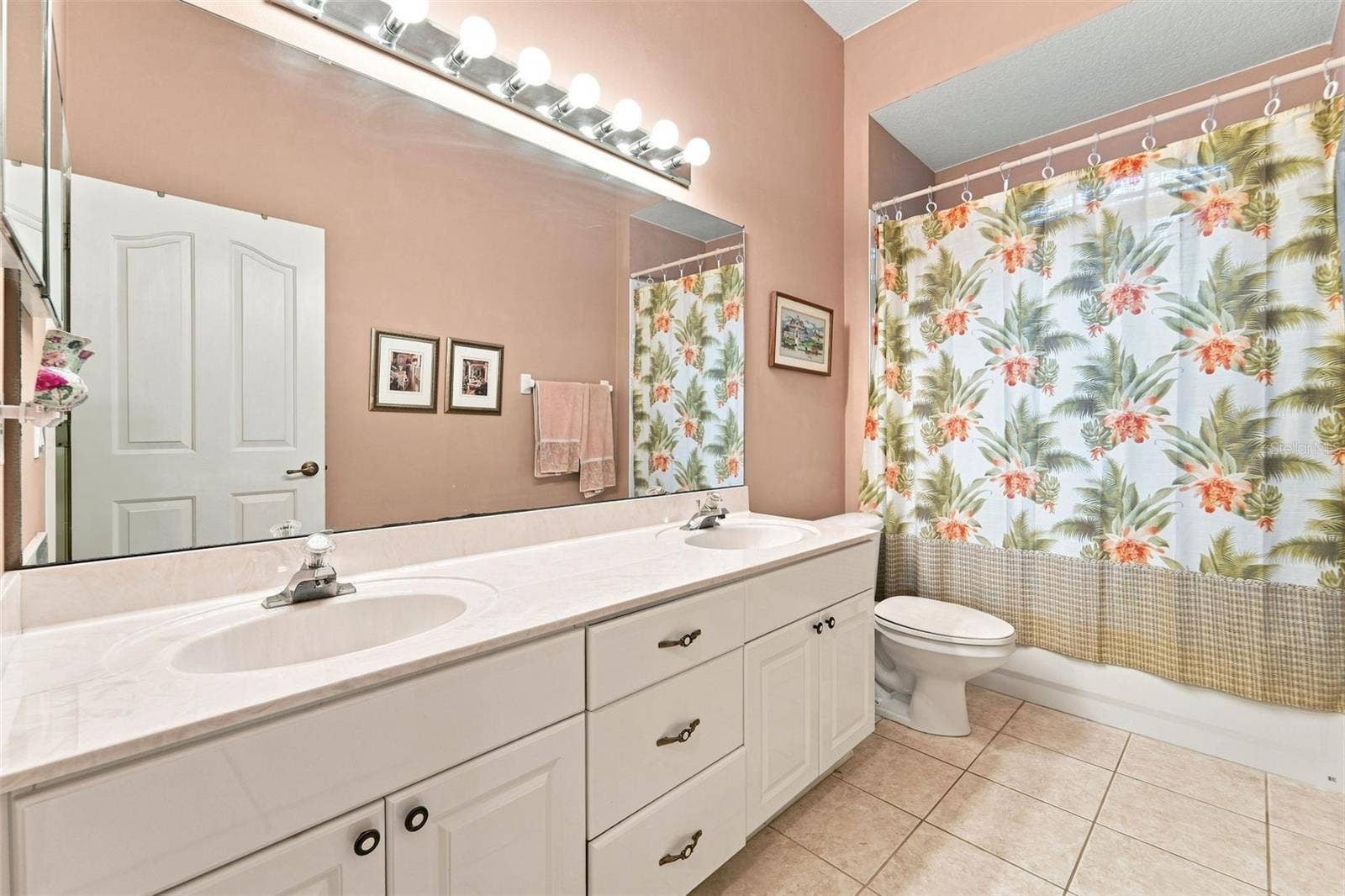 BATHROOM 2