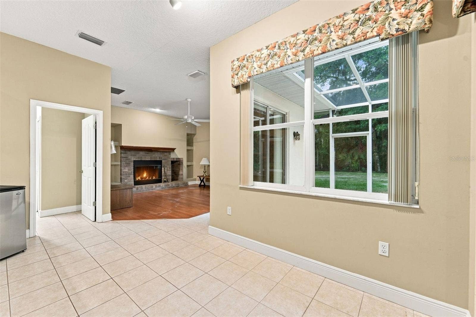BREAKFAST NOOK