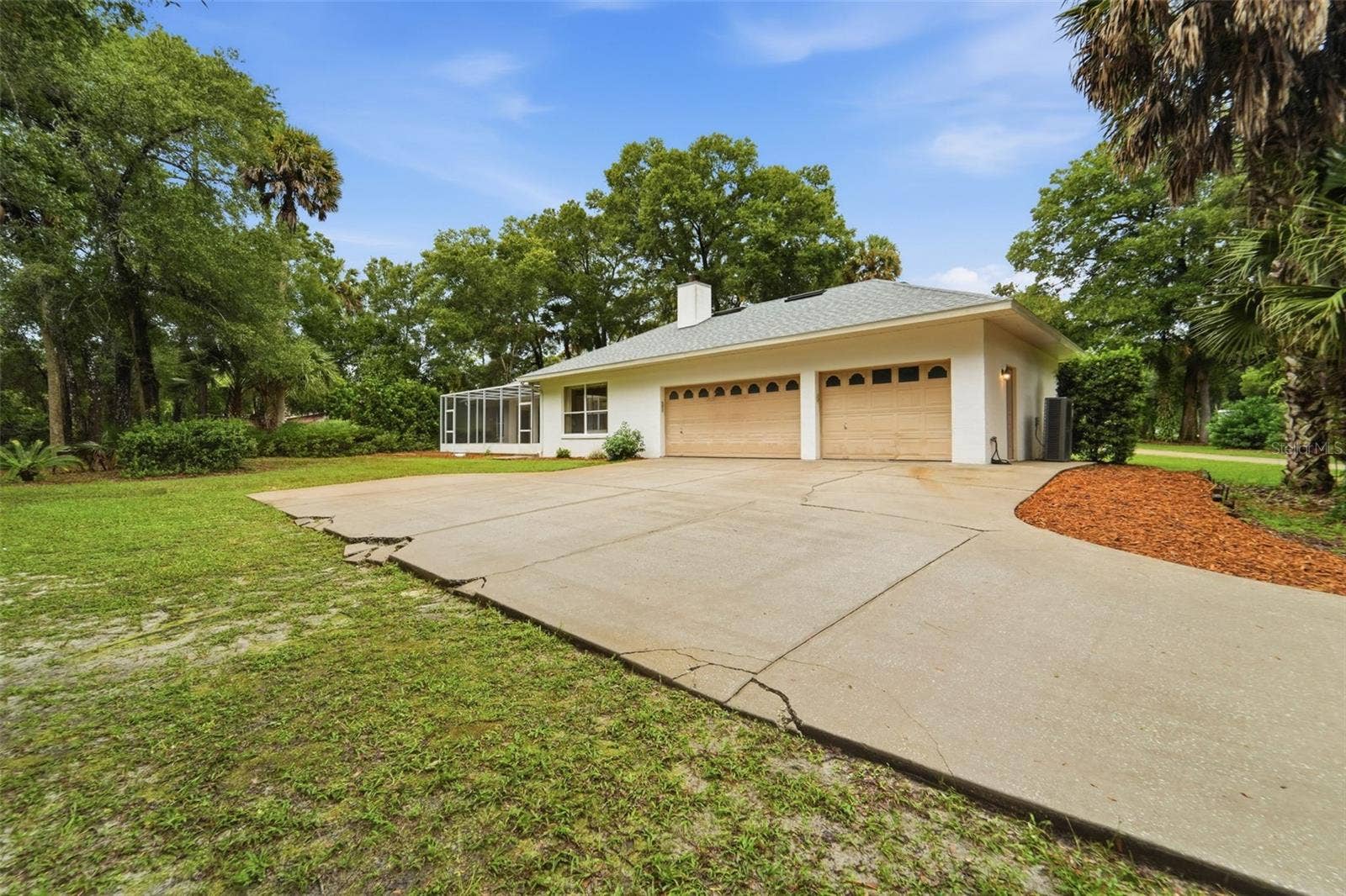 3 CAR GARAGE