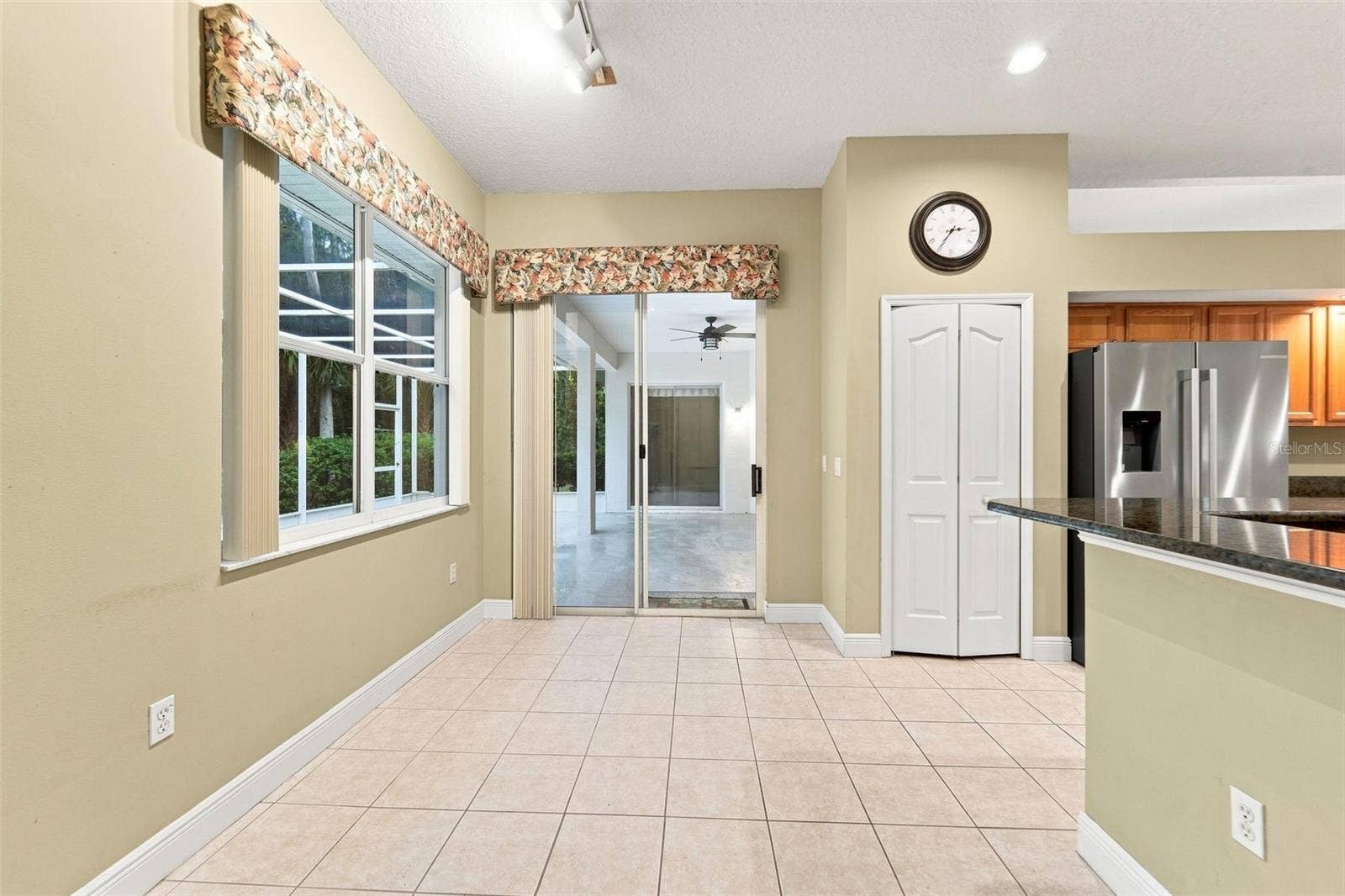 BREAKFAST NOOK