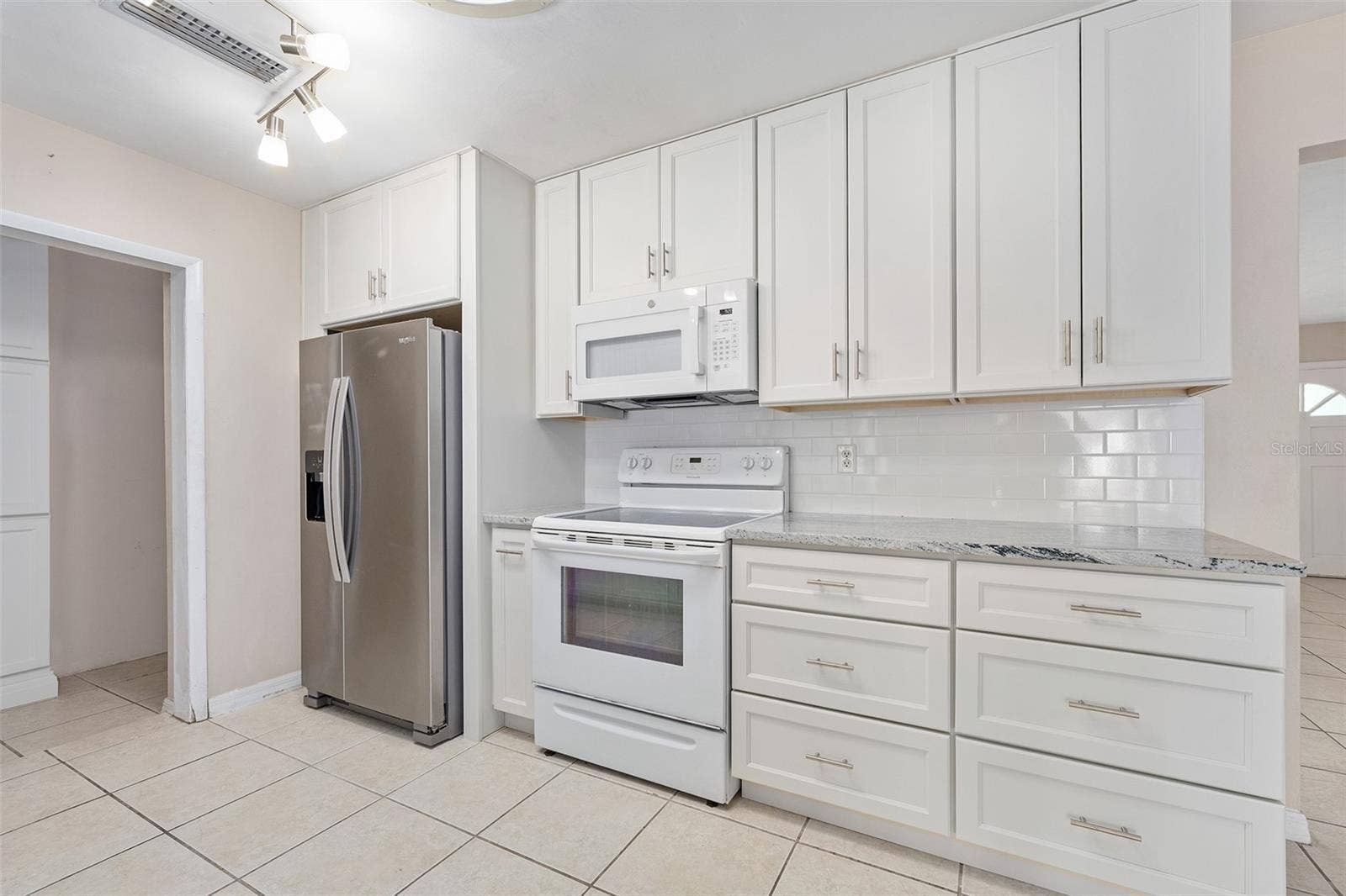 22 PLAZA DRIVE, Ormond Beach, FL 32176 Brand new kitchen