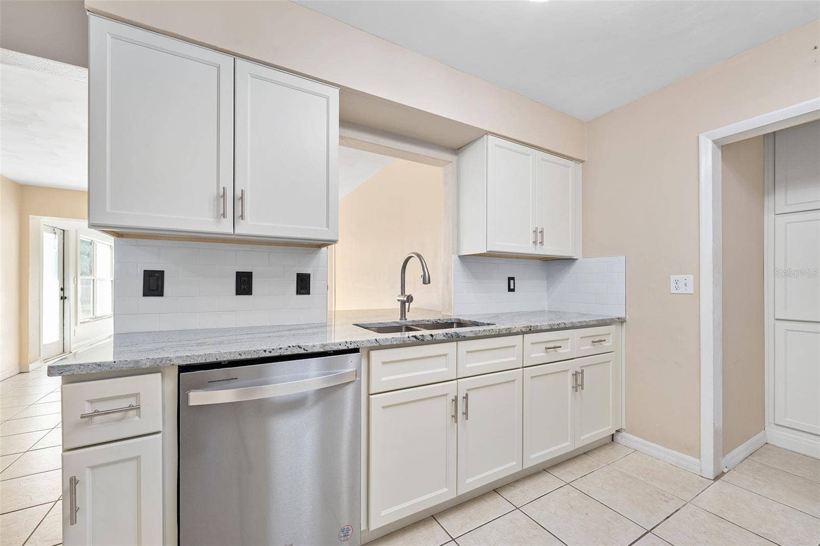 22 PLAZA DRIVE, Ormond Beach, FL 32176 Brand new kitchen