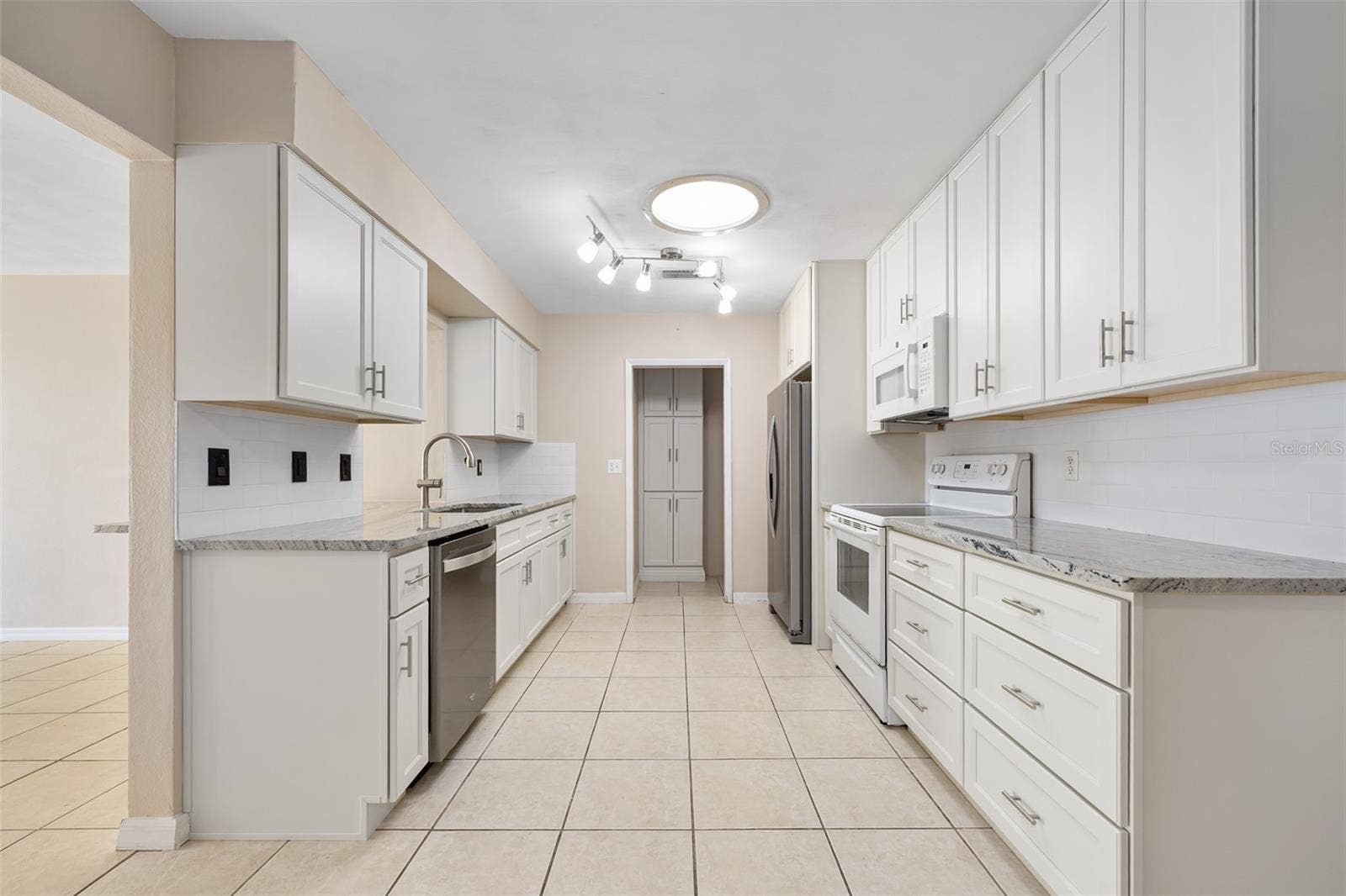 22 PLAZA DRIVE, Ormond Beach, FL 32176 Brand new kitchen