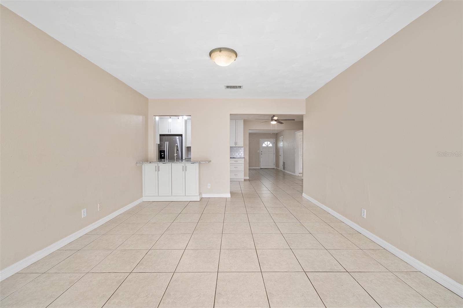 22 PLAZA DRIVE, Ormond Beach, FL 32176 Family Room looking into kitchen