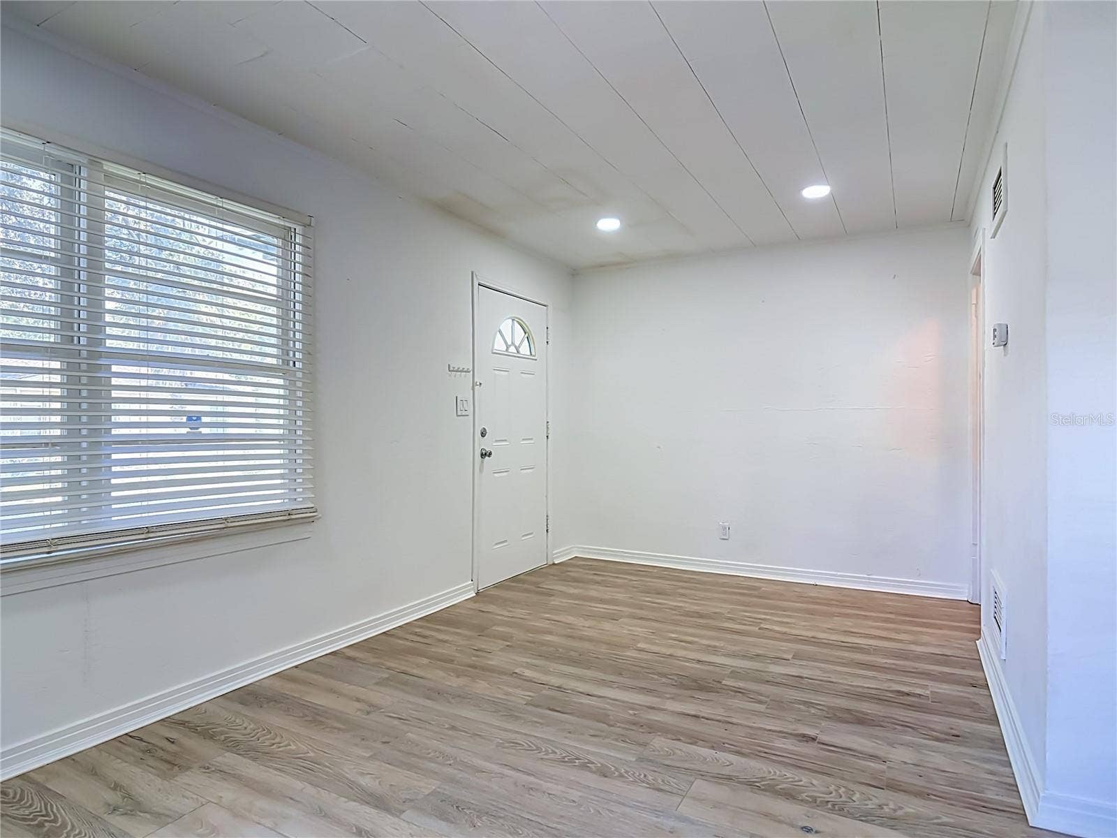 709 EDWARDS STREET, Daytona Beach, FL 32114 living room