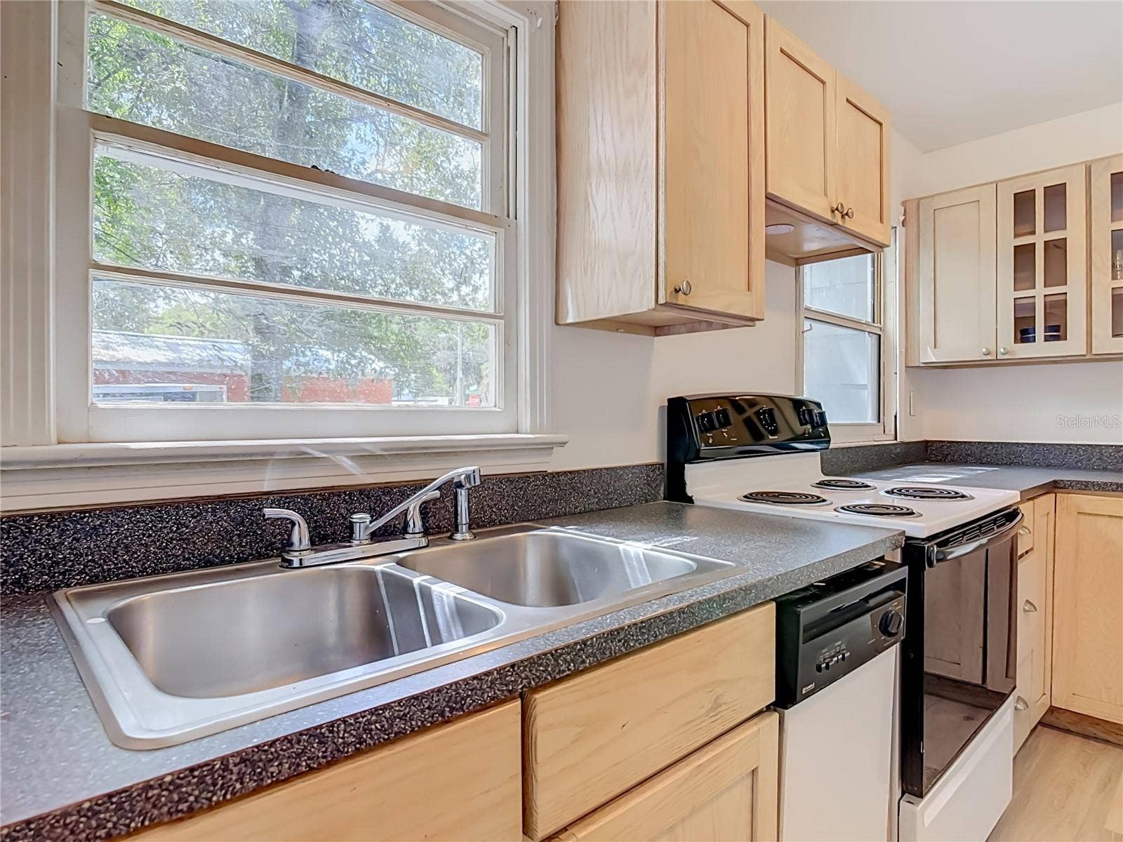709 EDWARDS STREET, Daytona Beach, FL 32114 double sink