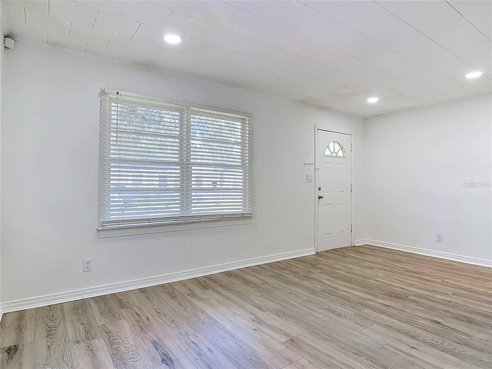 709 EDWARDS STREET, Daytona Beach, FL 32114 lots of natural light