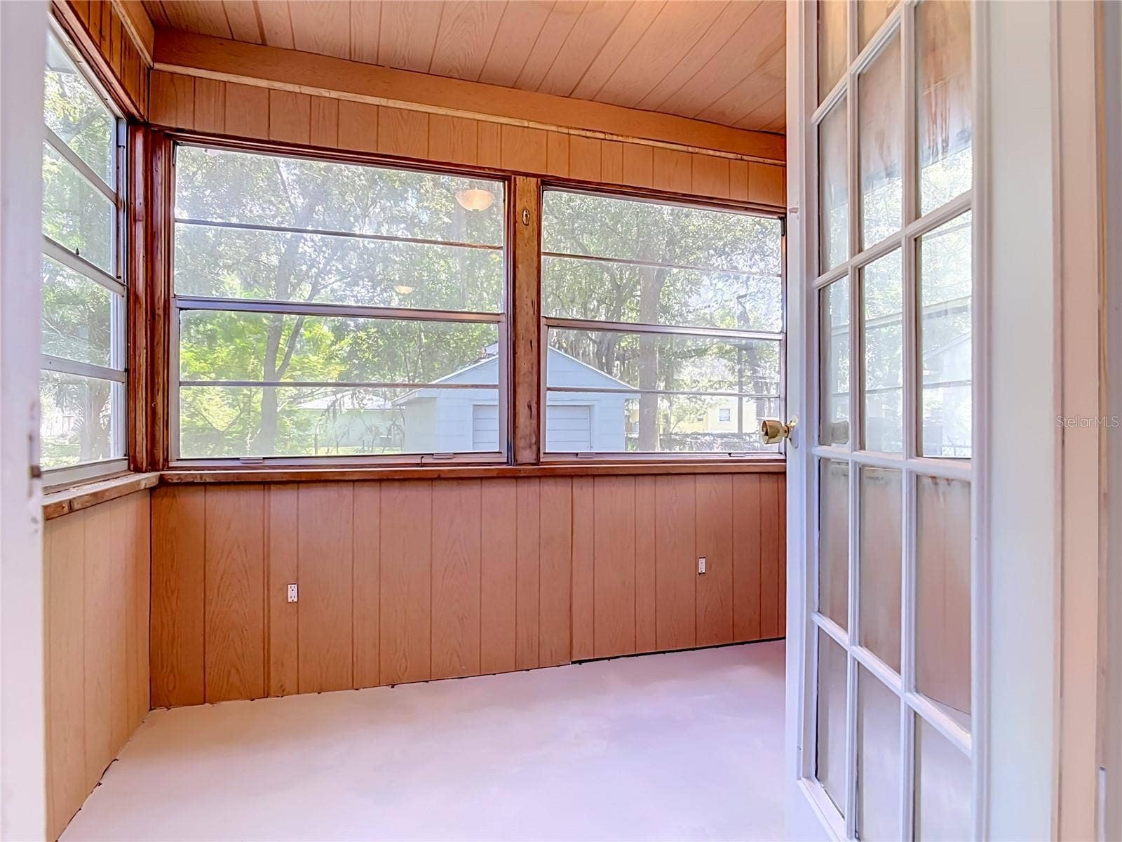 709 EDWARDS STREET, Daytona Beach, FL 32114 enclosed back porch