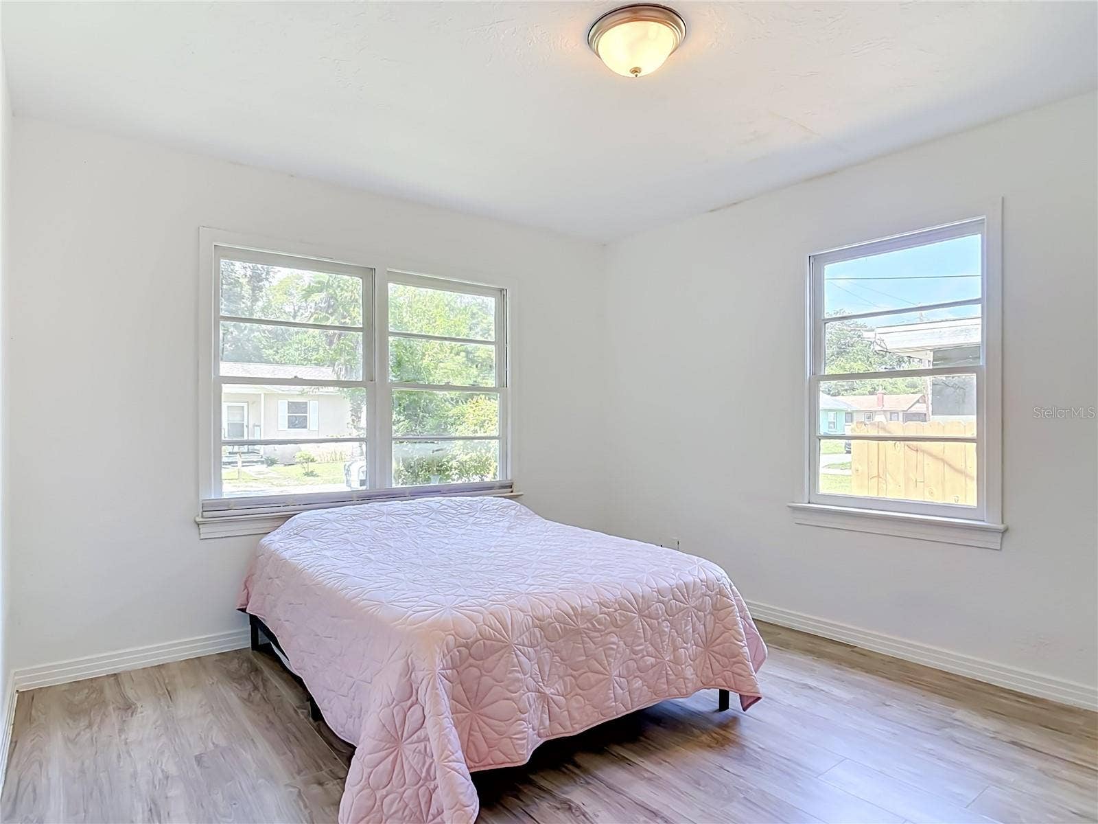 709 EDWARDS STREET, Daytona Beach, FL 32114 lots of light