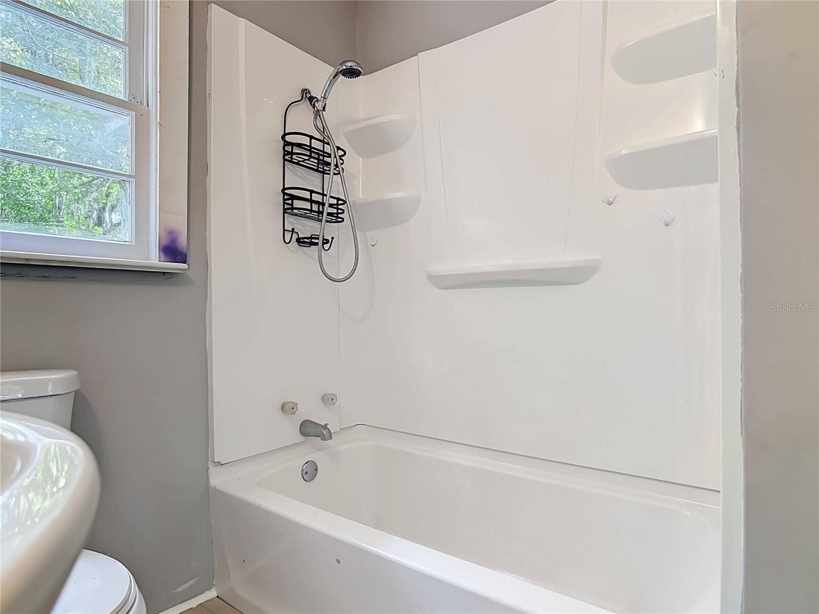 709 EDWARDS STREET, Daytona Beach, FL 32114 shower tub combo